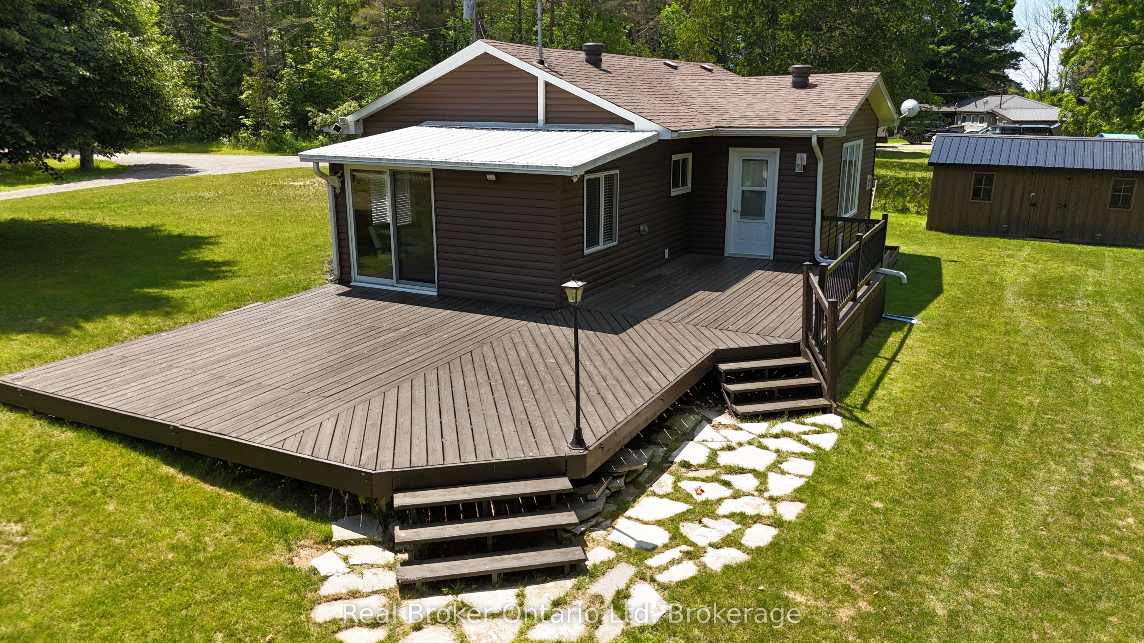 16 Twin River Drive N Property Photo 39