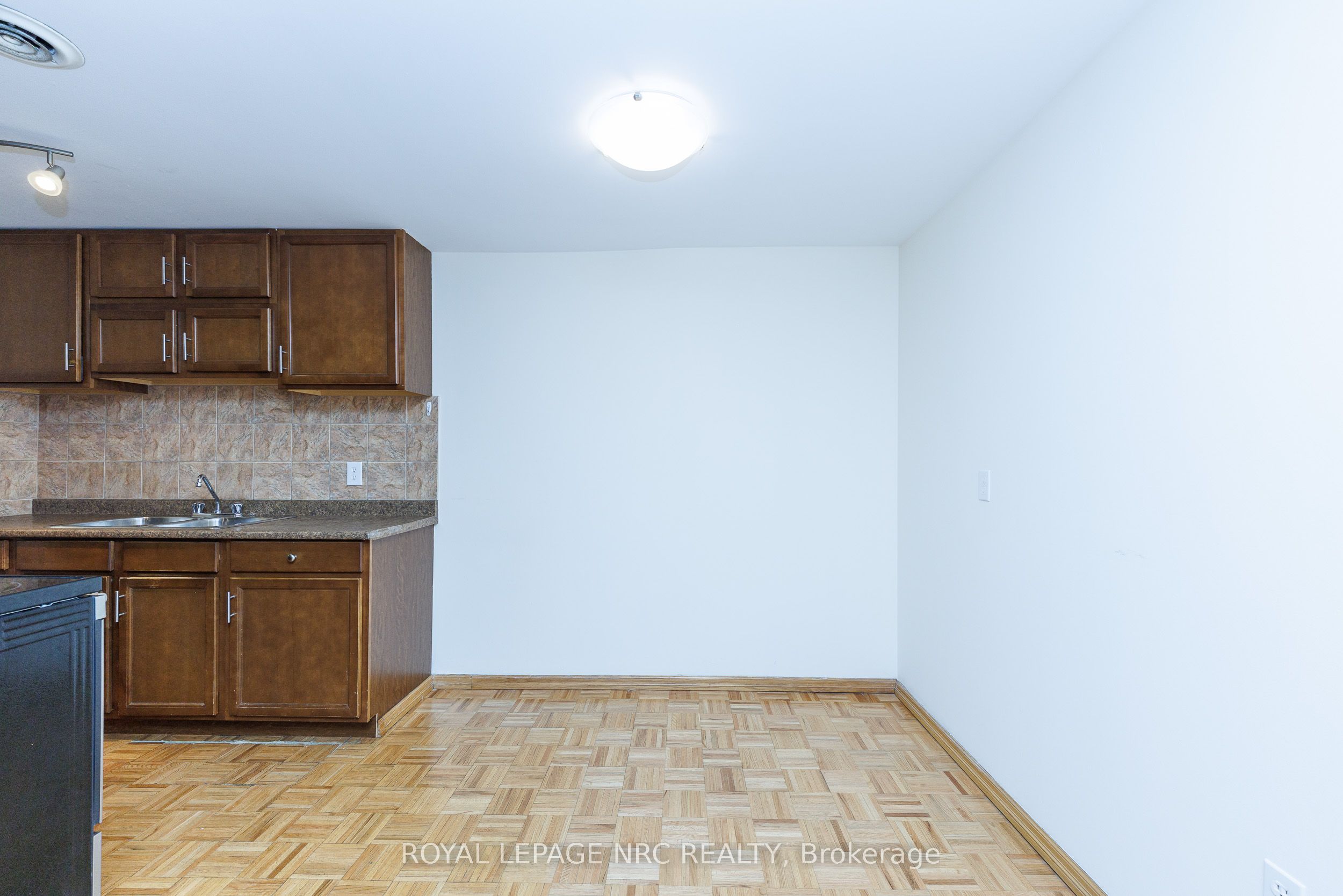 264 Grantham Avenue 209 Property Photo 8