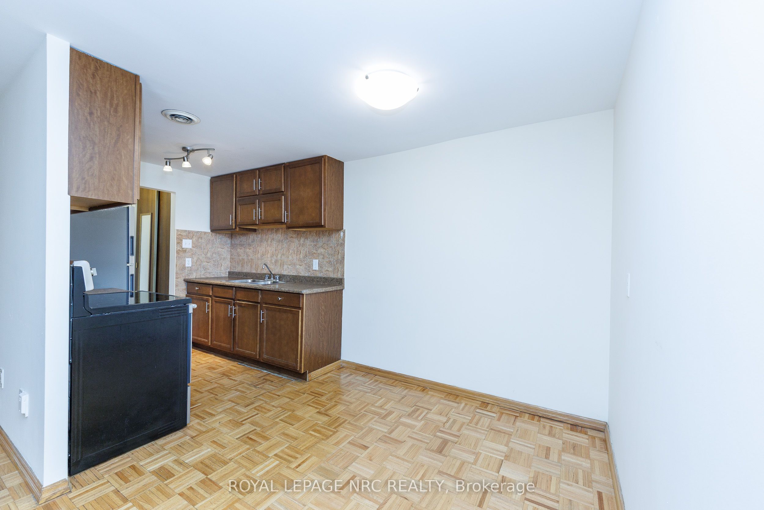 264 Grantham Avenue 209 Property Photo 9