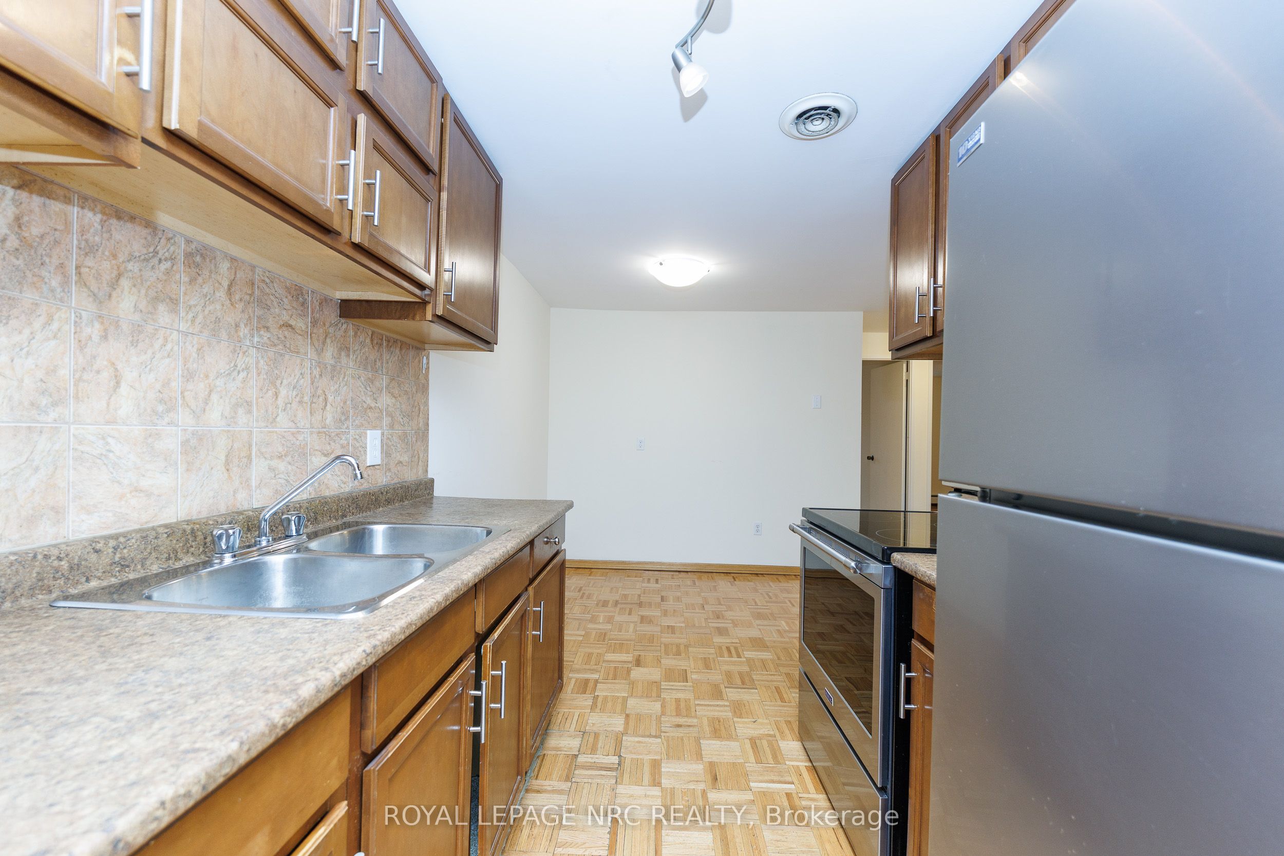 264 Grantham Avenue 209 Property Photo 11