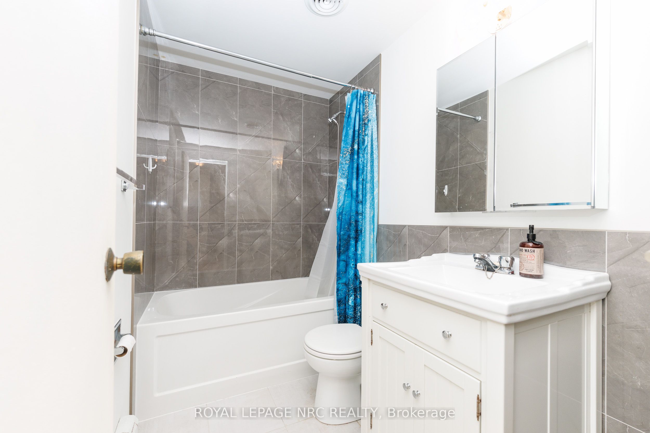 264 Grantham Avenue 209 Property Photo 19