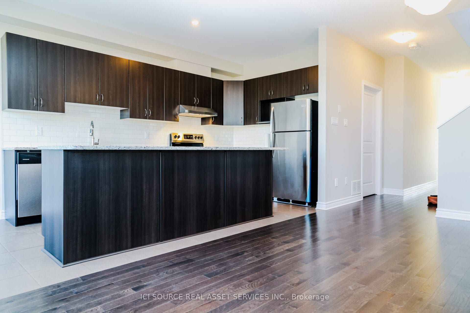 193 Kimpton Drive Property Photo 3