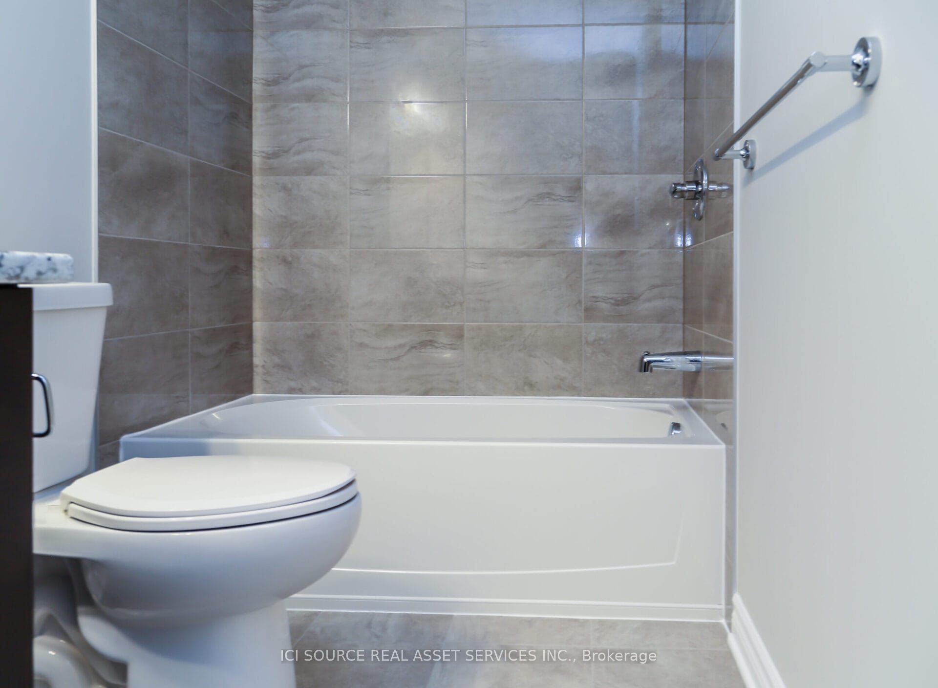 193 Kimpton Drive Property Photo 12