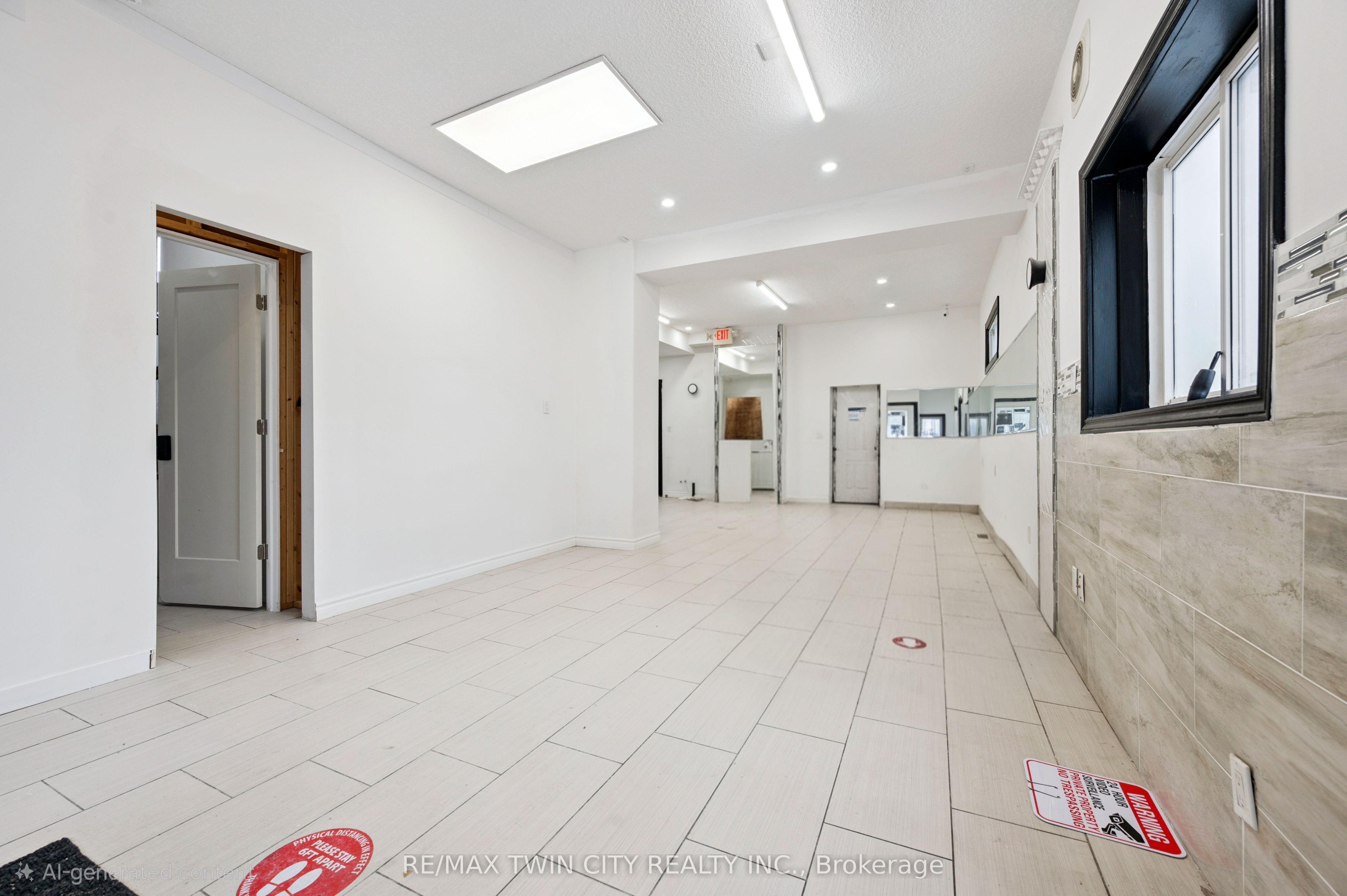 496 King Street E Property Photo 4