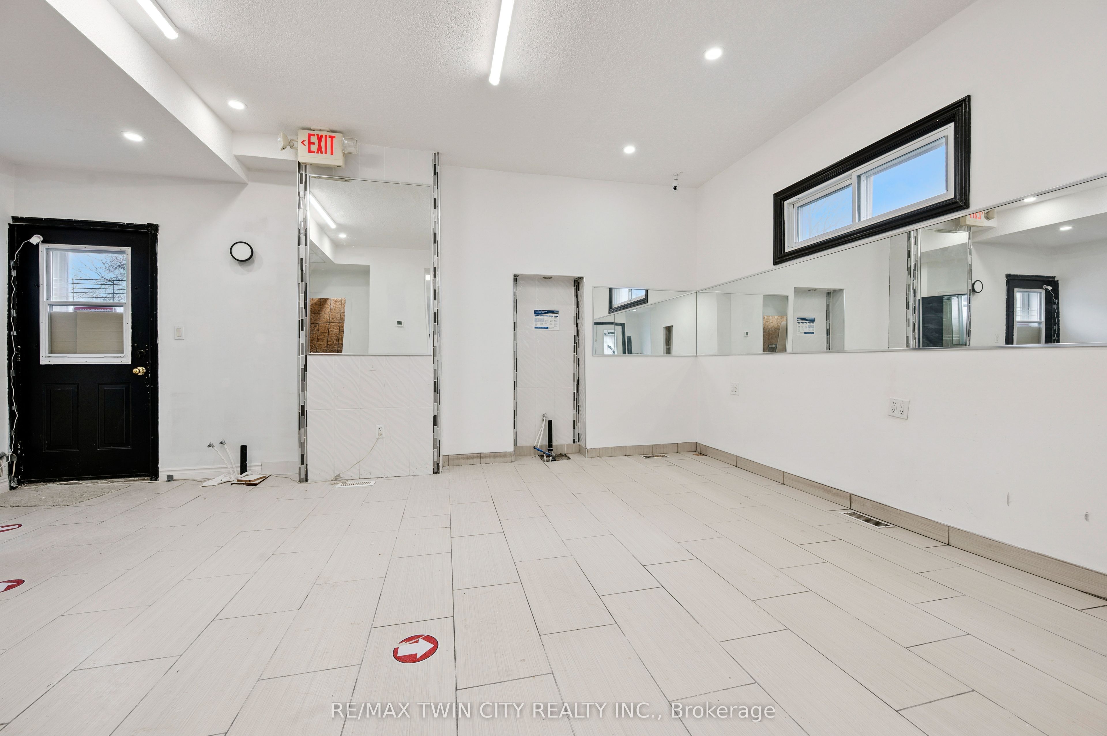 496 King Street E Property Photo 5