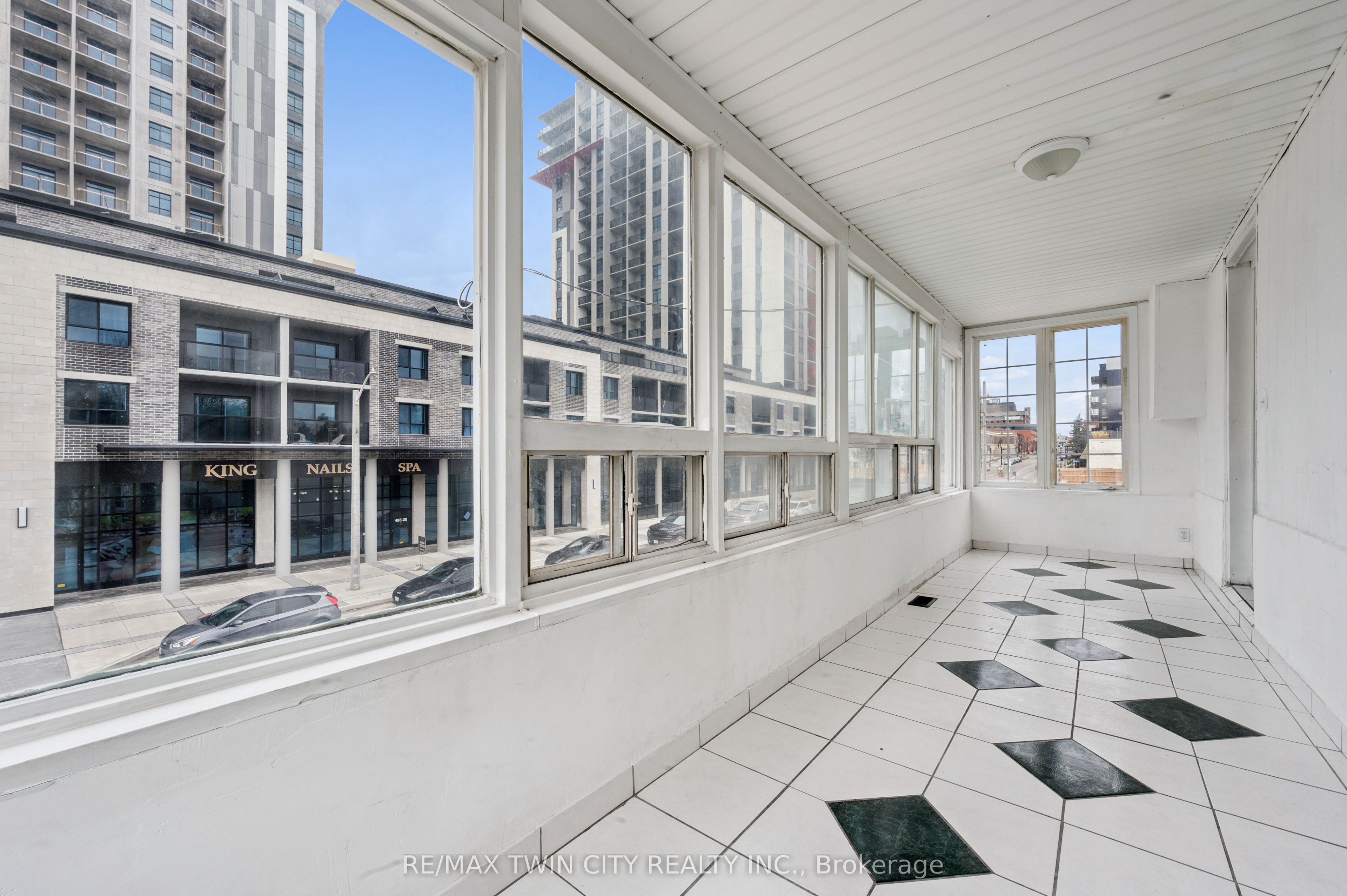 496 King Street E Property Photo 18