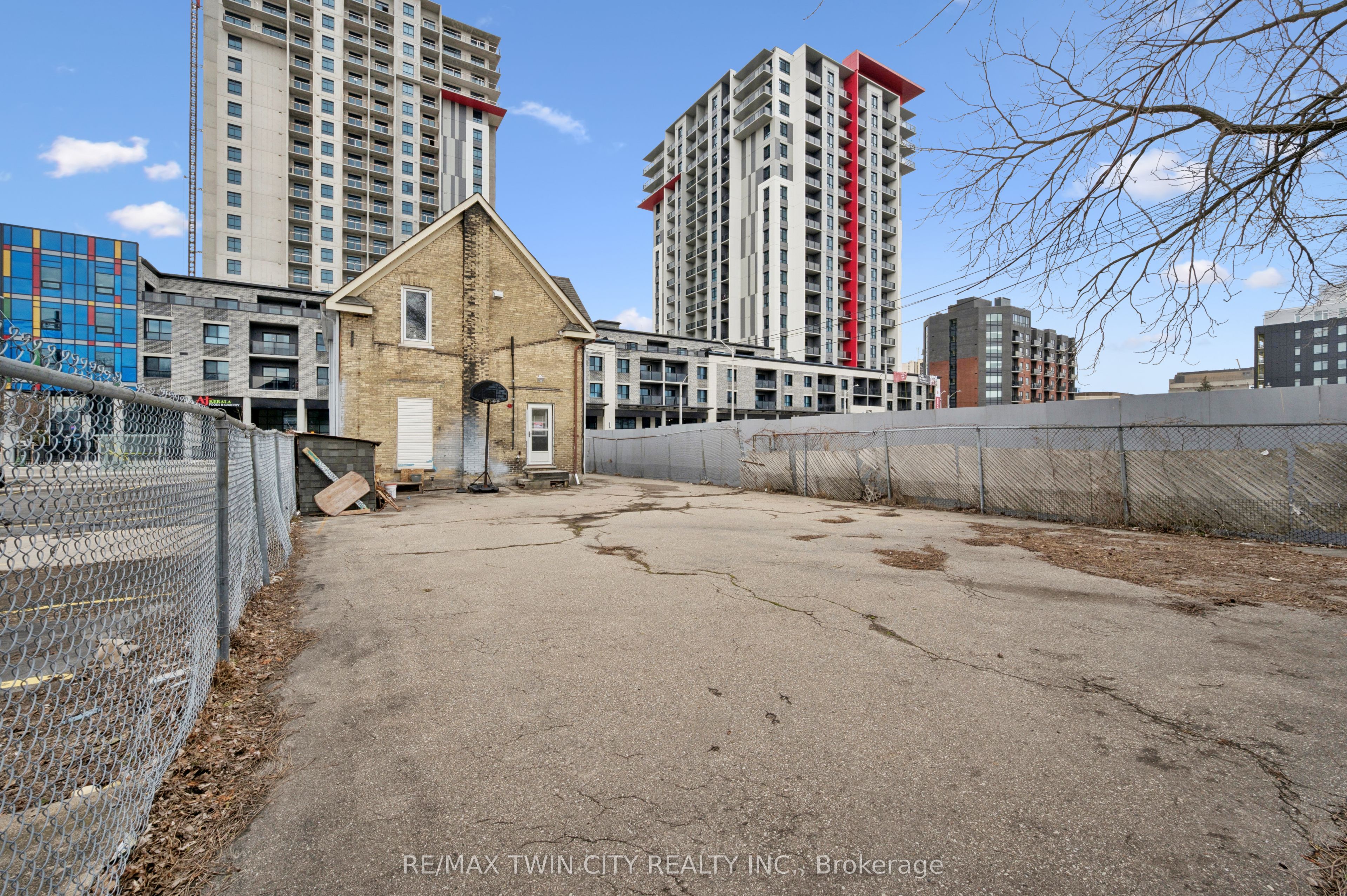 496 King Street E Property Photo 20