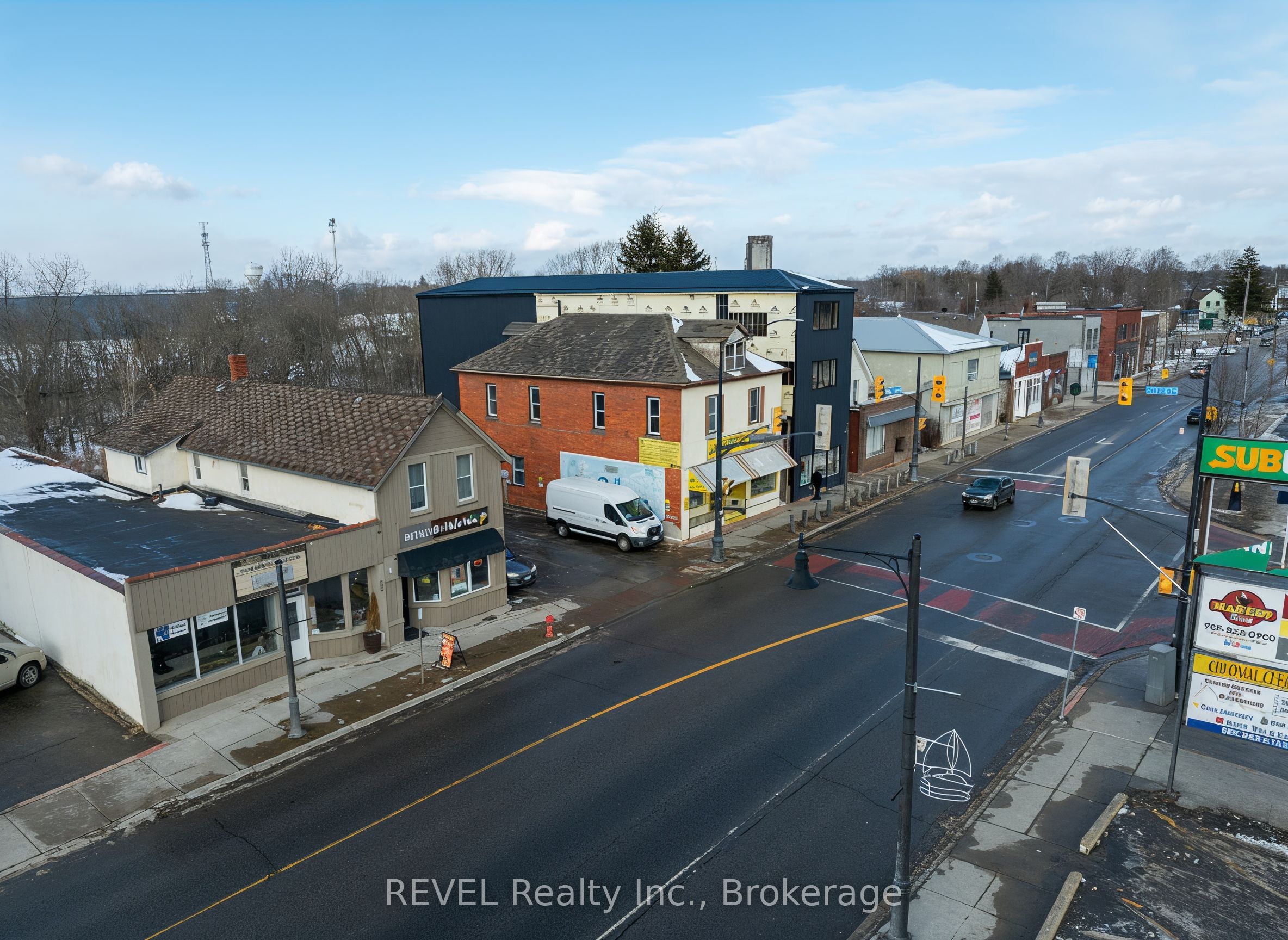 229 Main Street W Property Photo 1