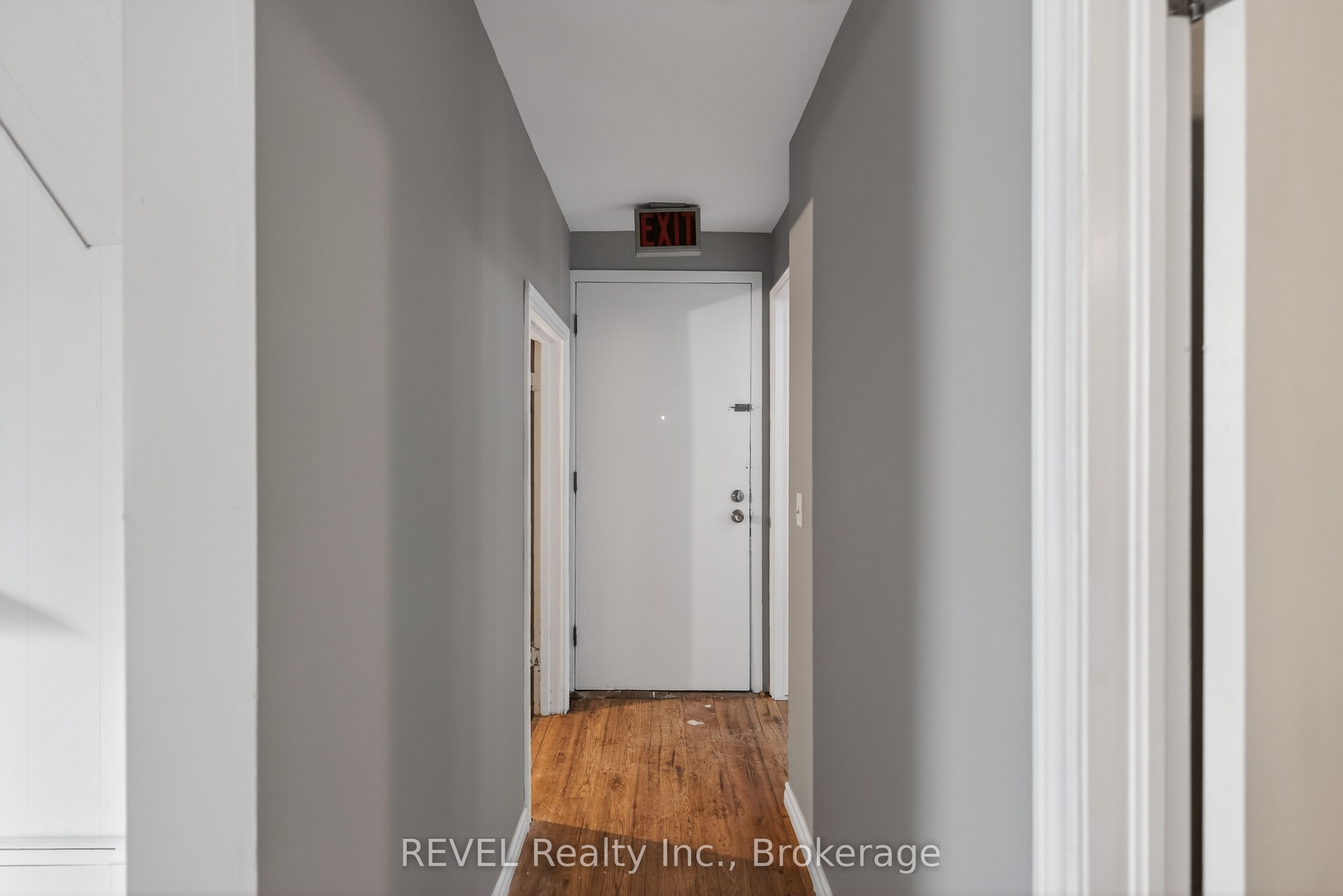229 Main Street W Property Photo 3
