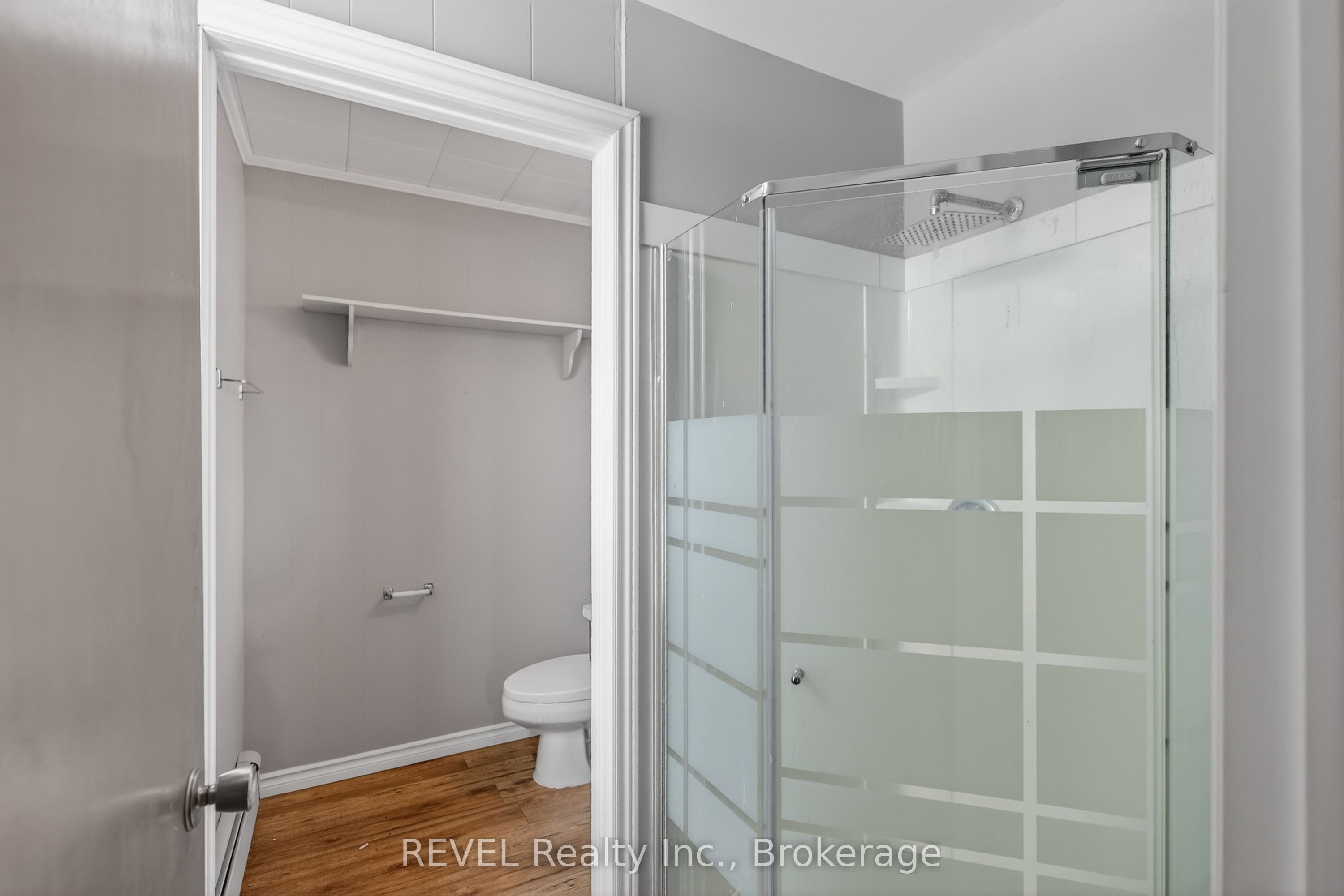 229 Main Street W Property Photo 5