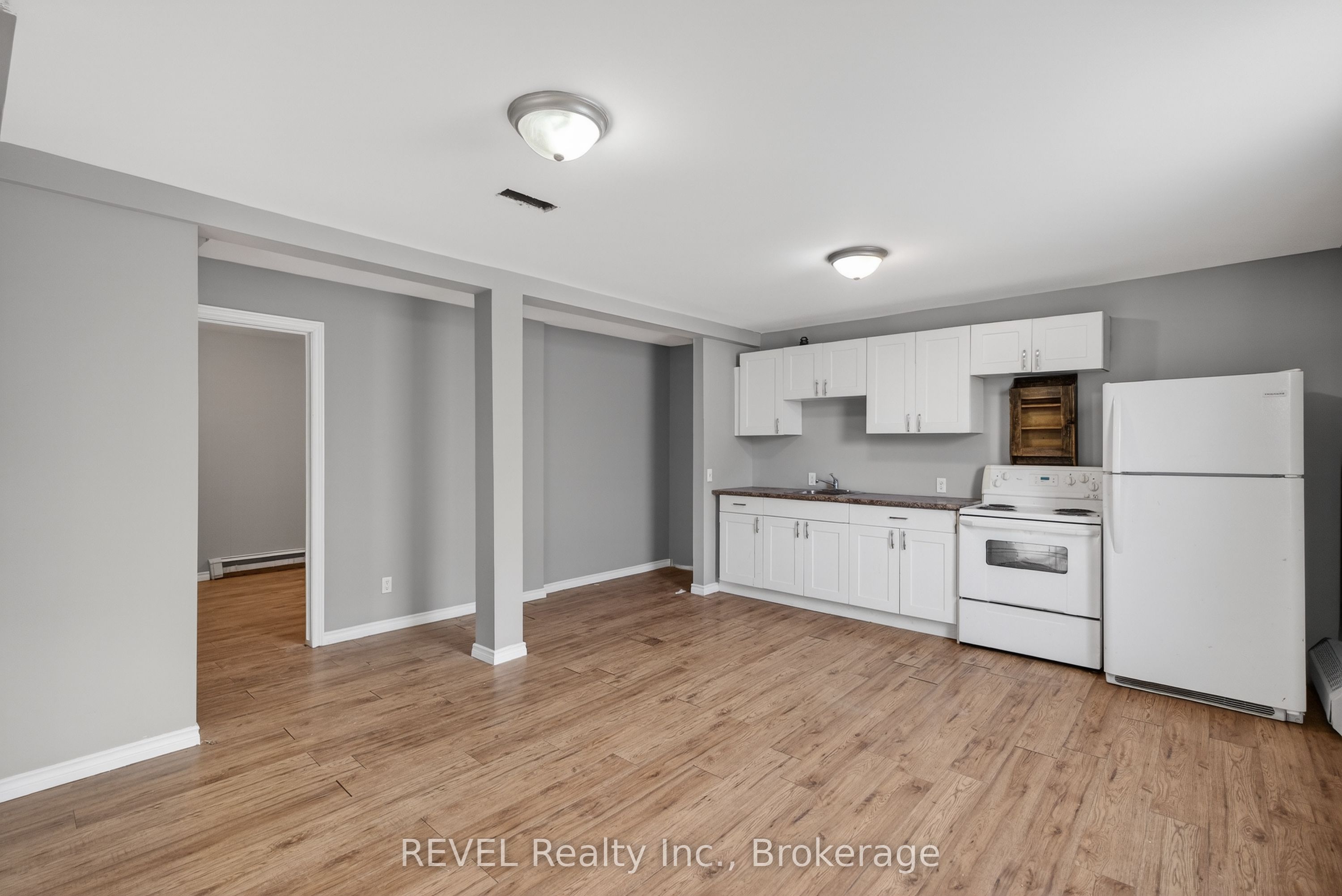 229 Main Street W Property Photo 9