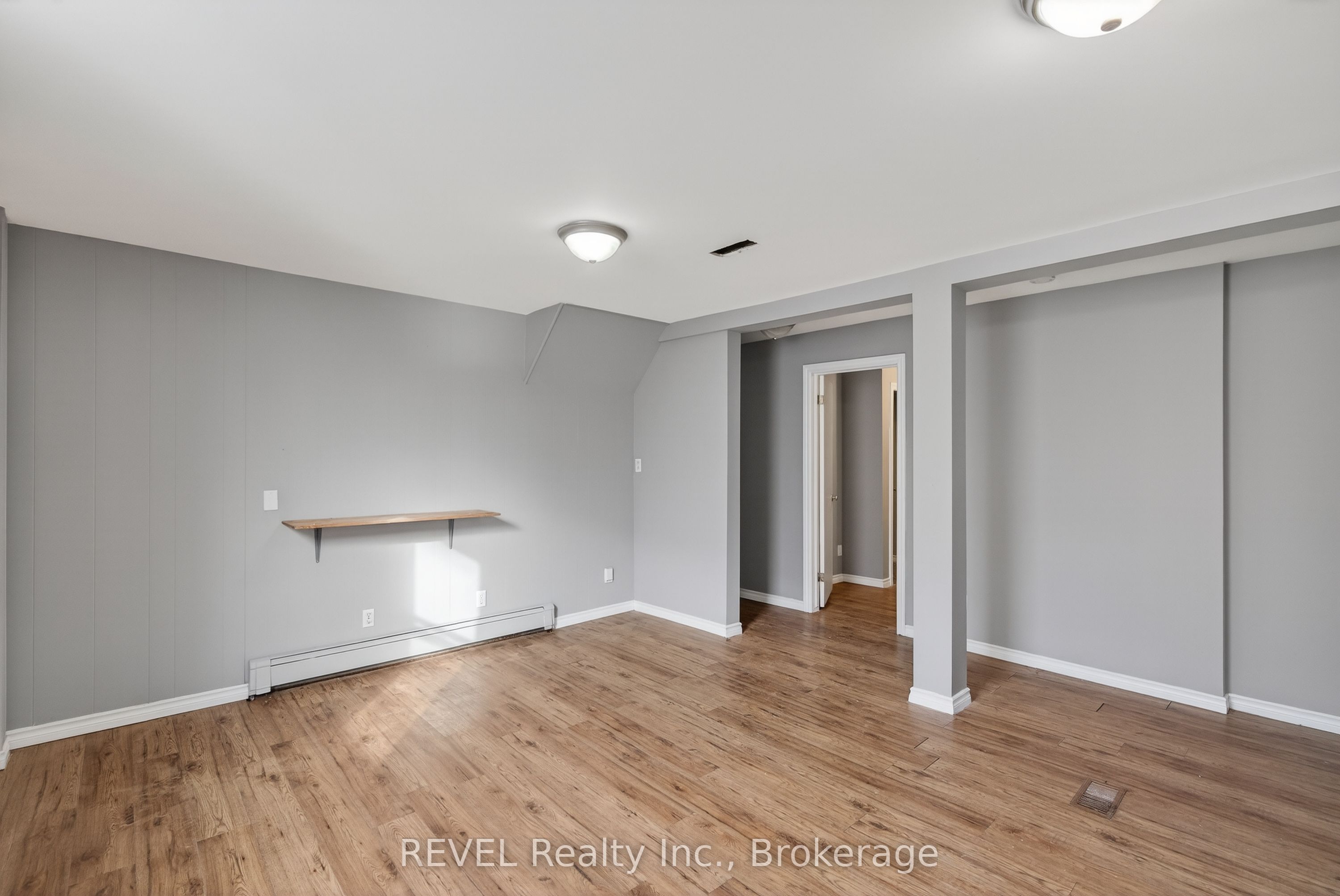 229 Main Street W Property Photo 10