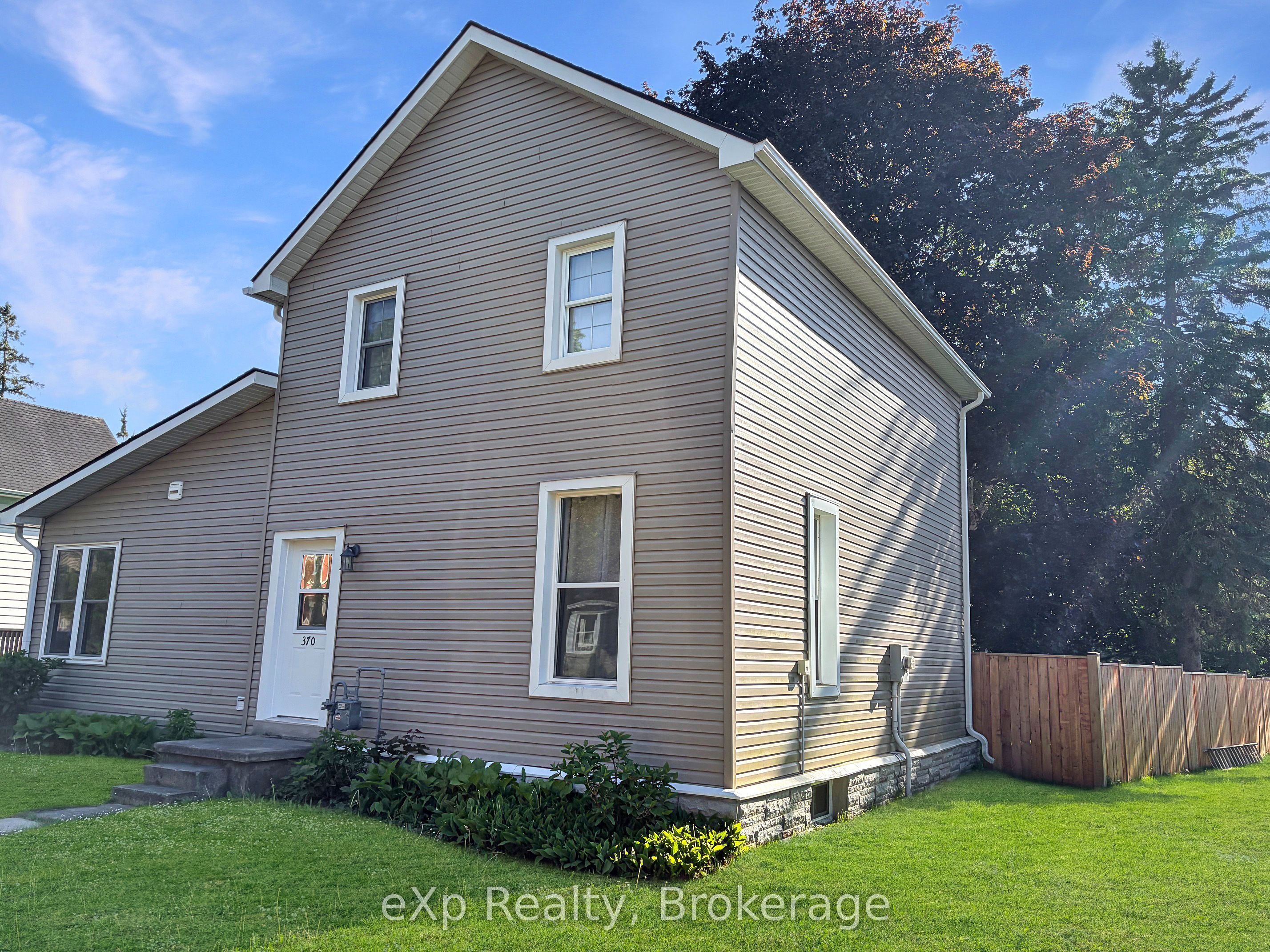 370 6th Avenue Property Photo 3