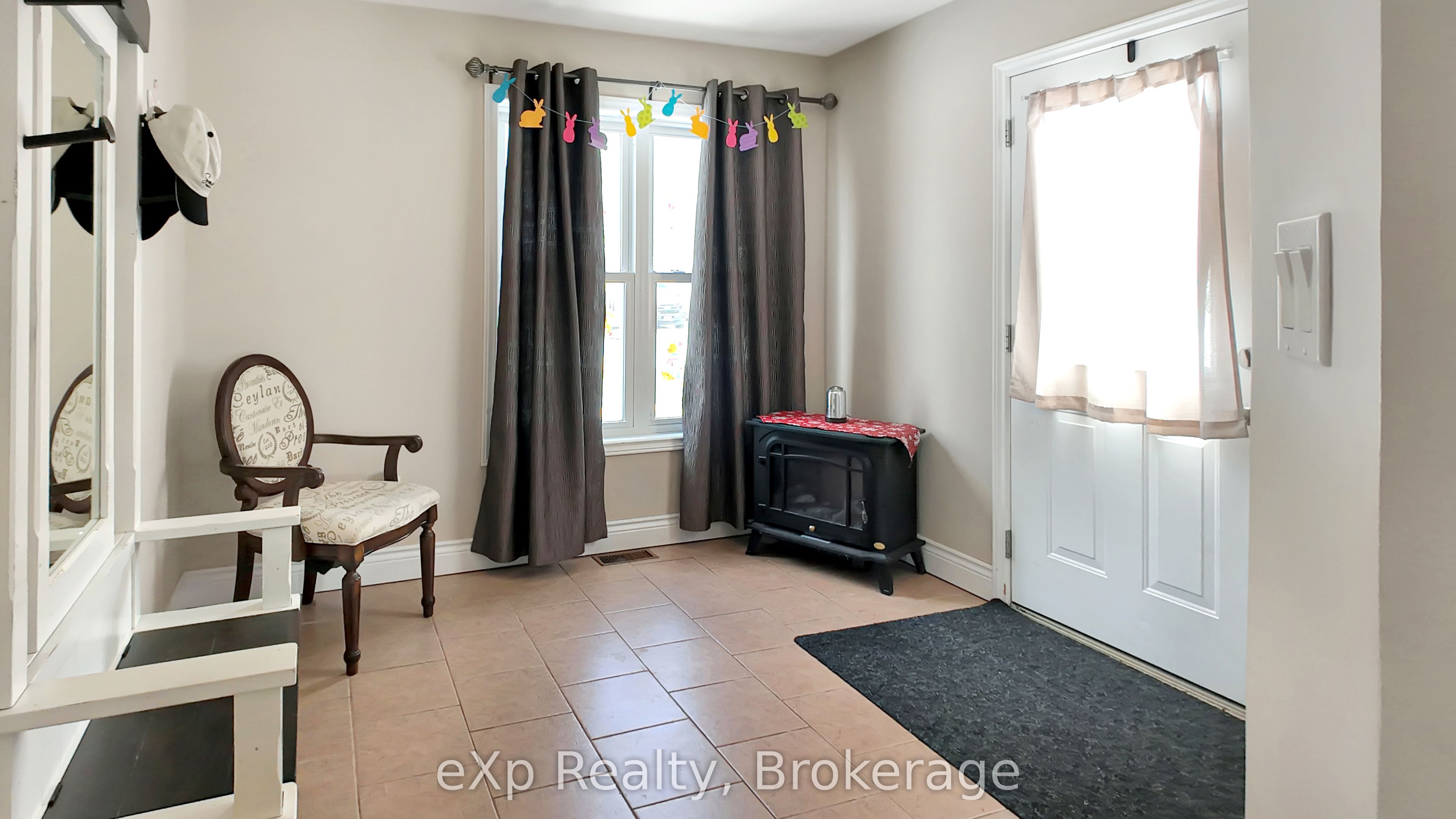370 6th Avenue Property Photo 4