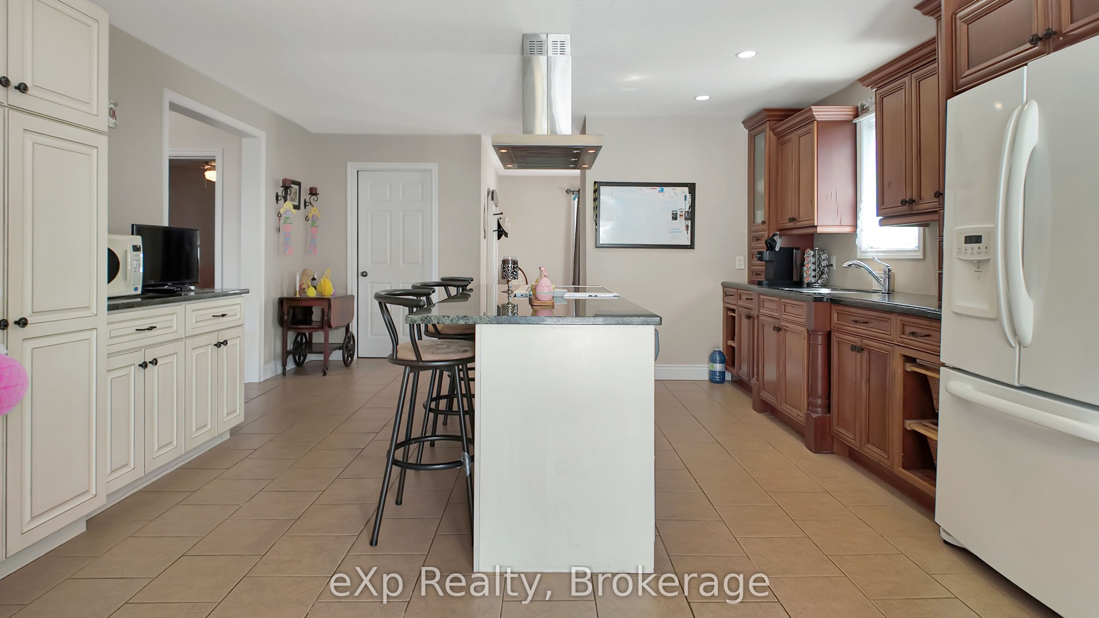 370 6th Avenue Property Photo 6