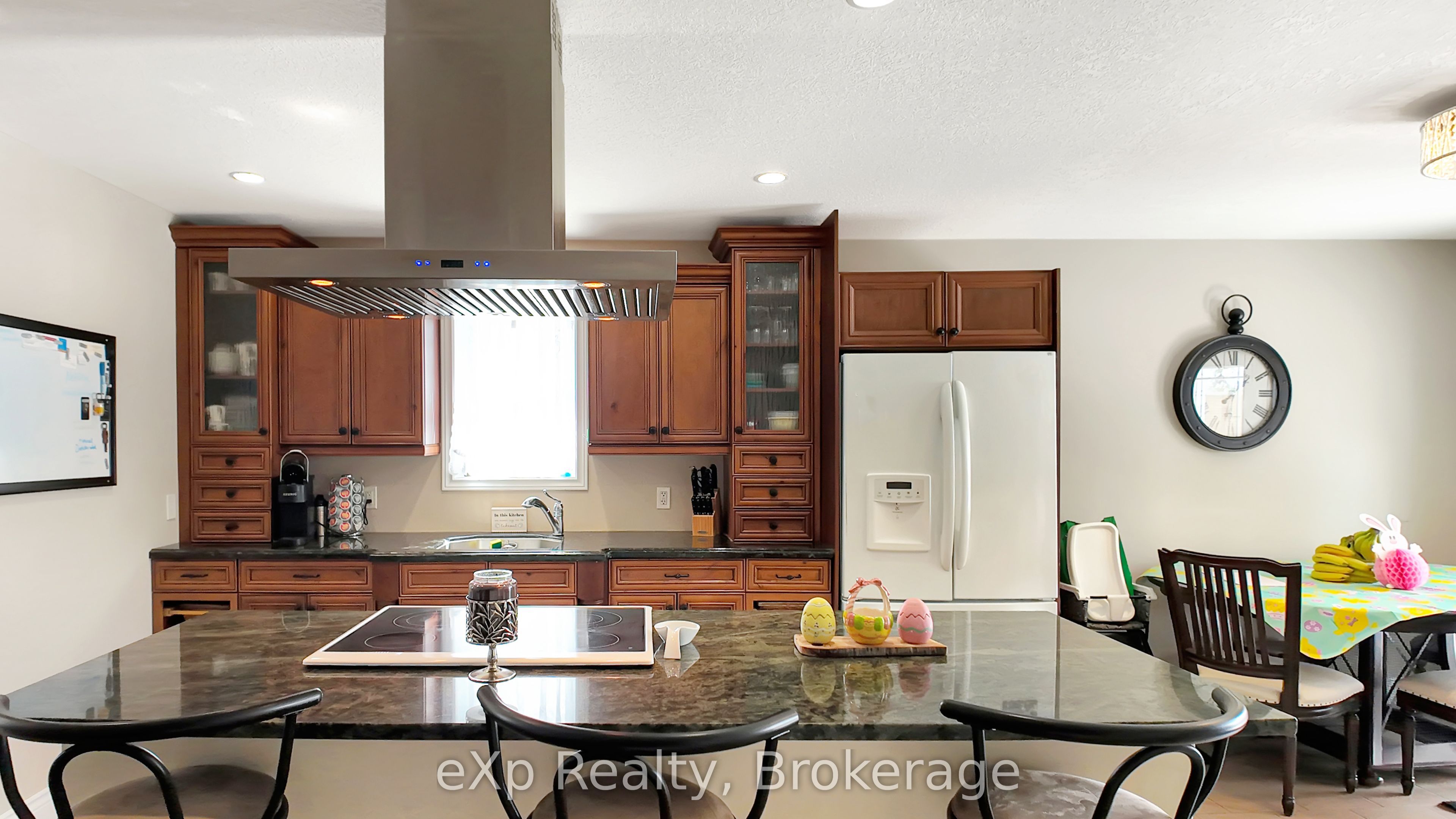 370 6th Avenue Property Photo 9