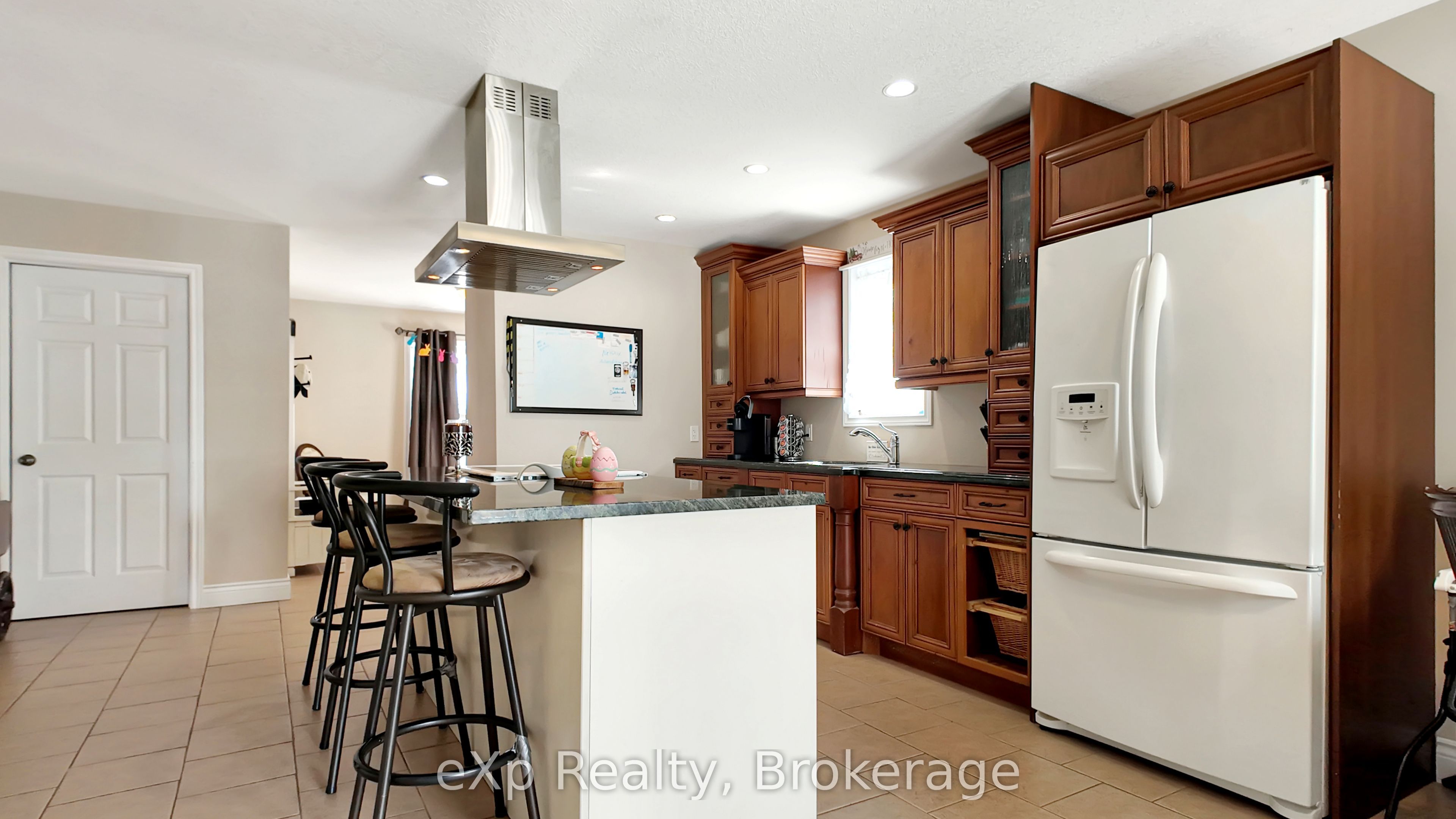 370 6th Avenue Property Photo 10