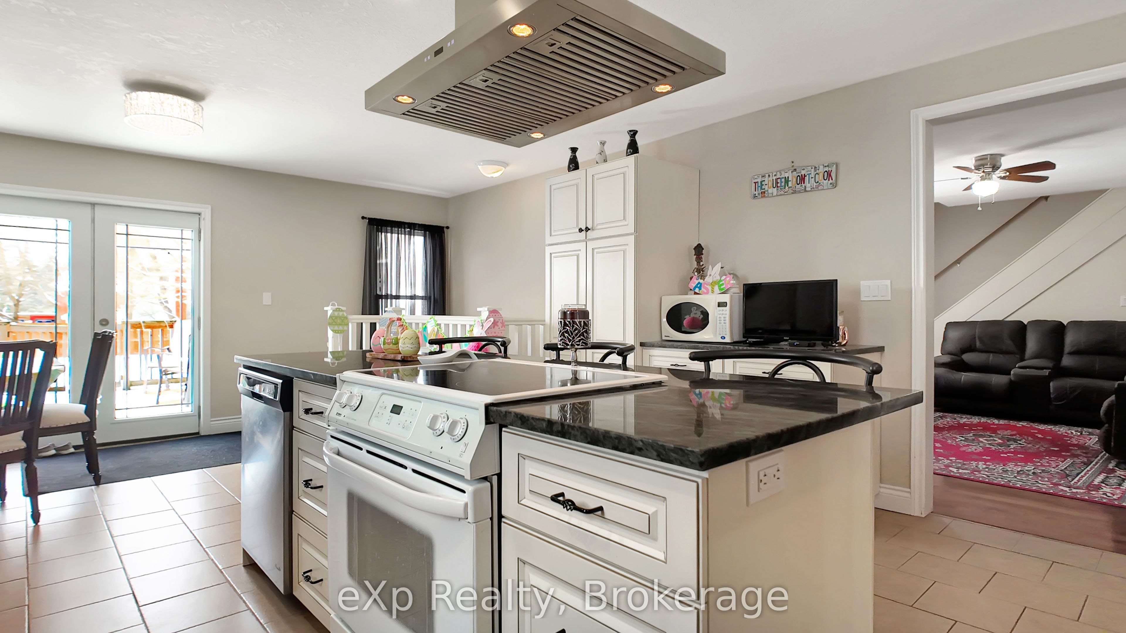 370 6th Avenue Property Photo 11