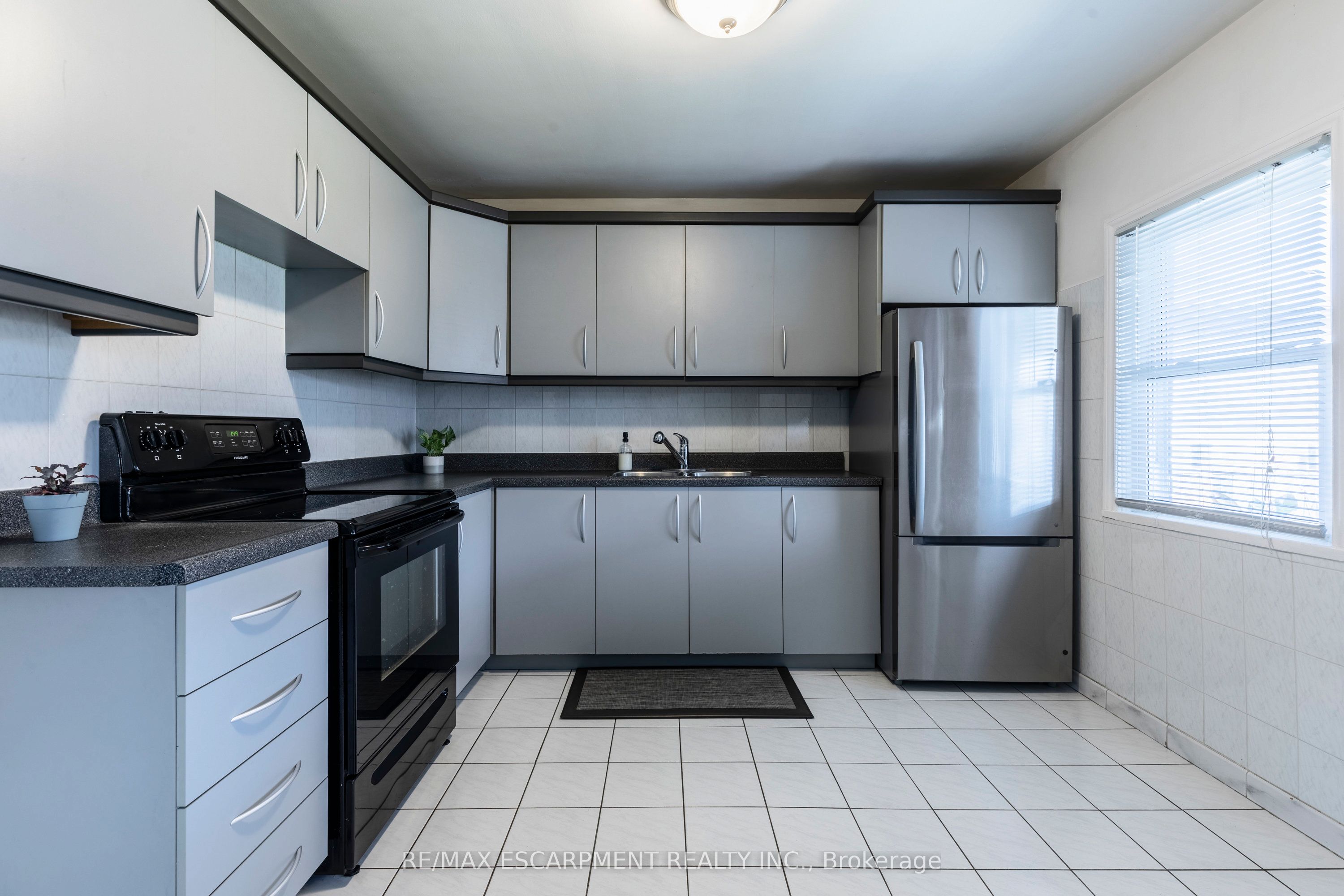 118 Julian Avenue Property Photo 10