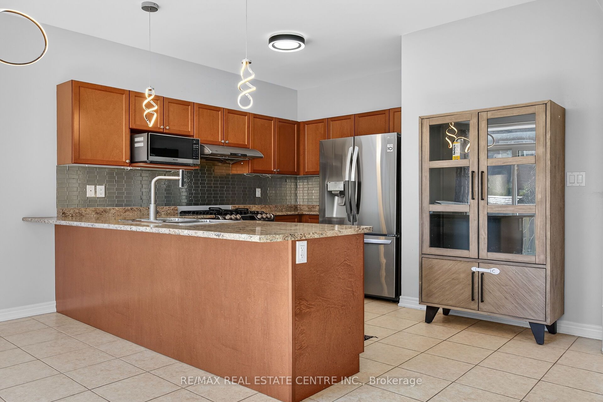 244 Raymond Road Property Photo 2