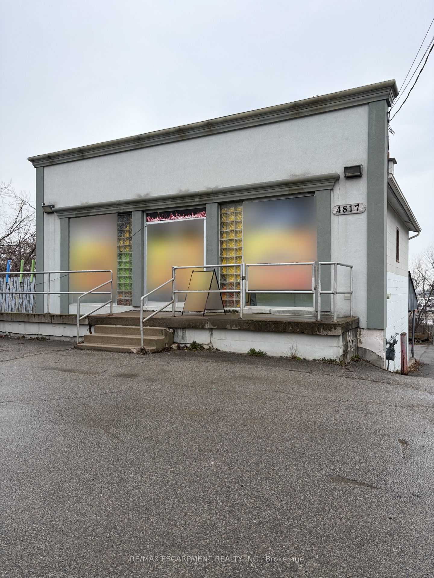4817 King Street Property Photo 1