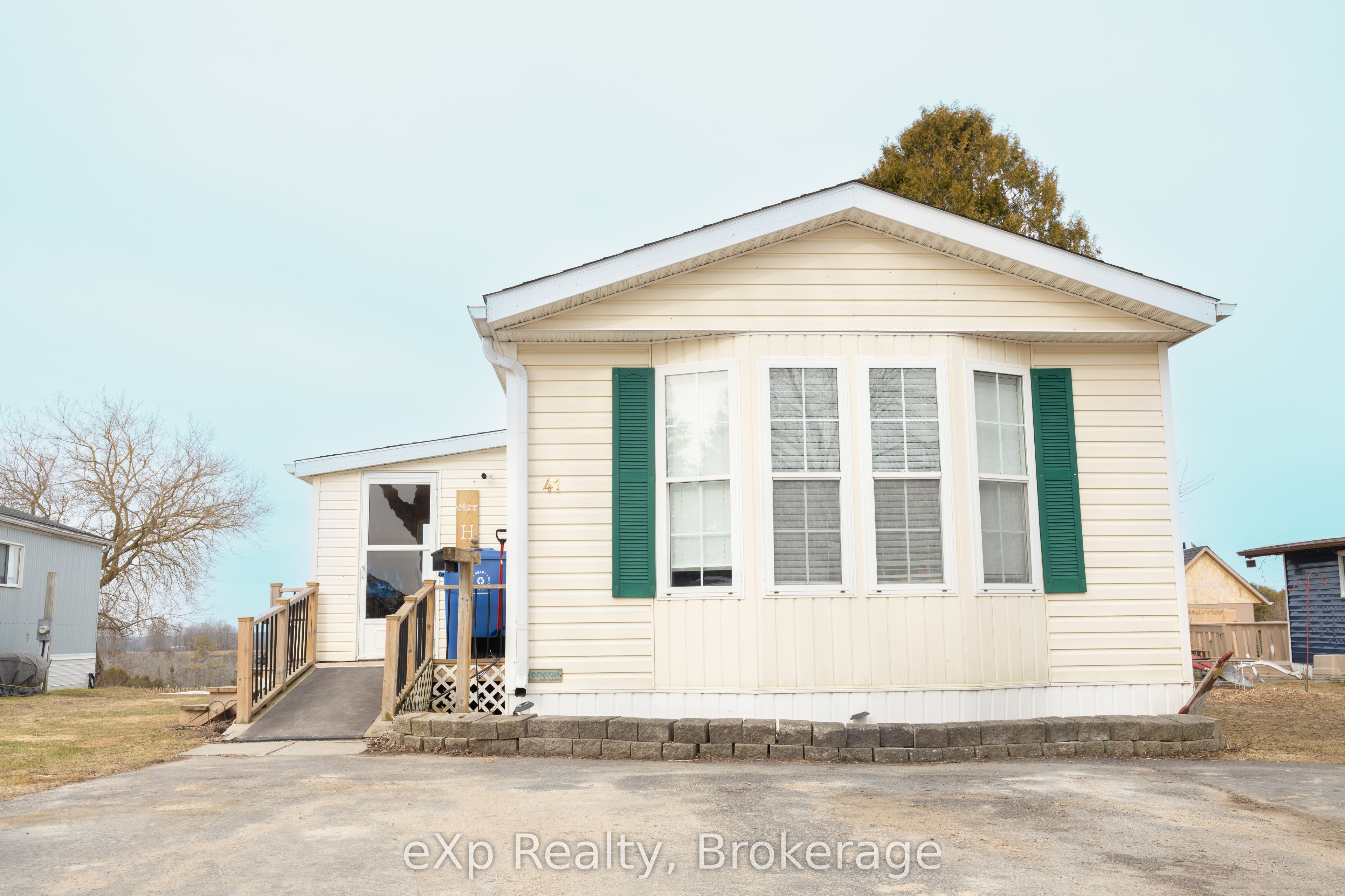 302694 Douglas Street Unit 41 Property Photo 2