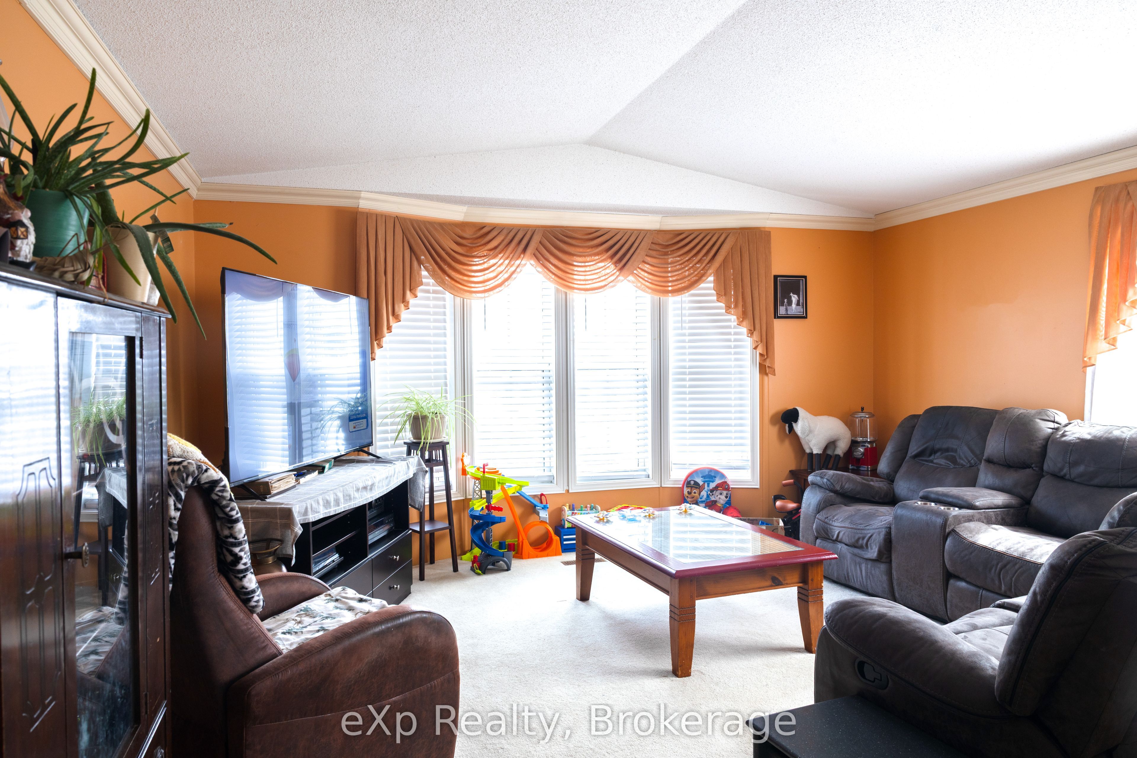 302694 Douglas Street Unit 41 Property Photo 6