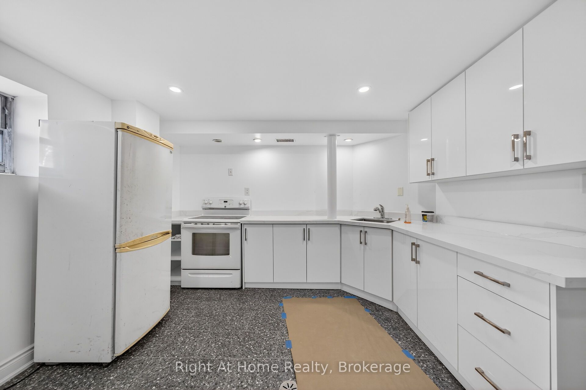50 Earl Street Property Photo 31