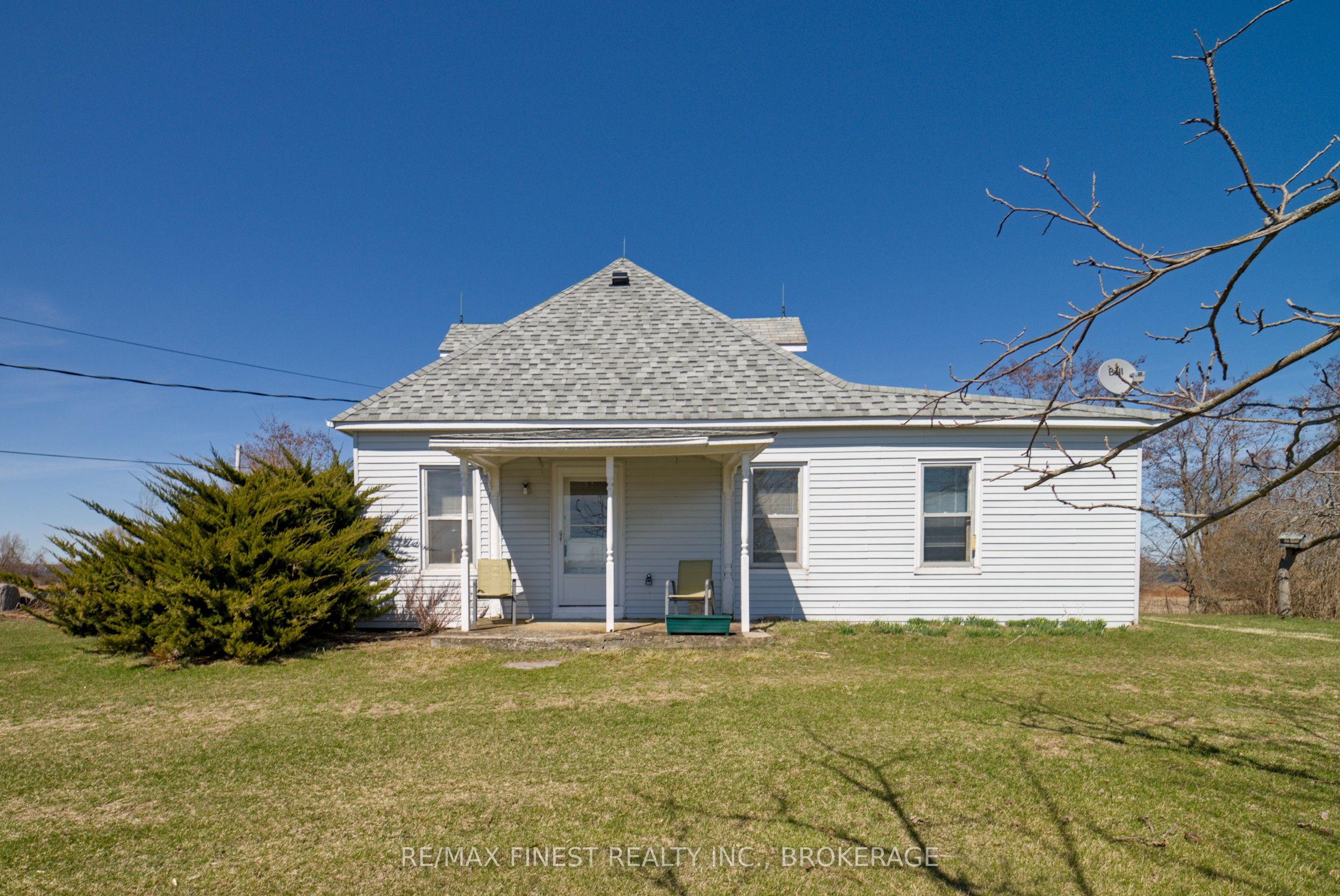 10 Front Road Property Photo 2