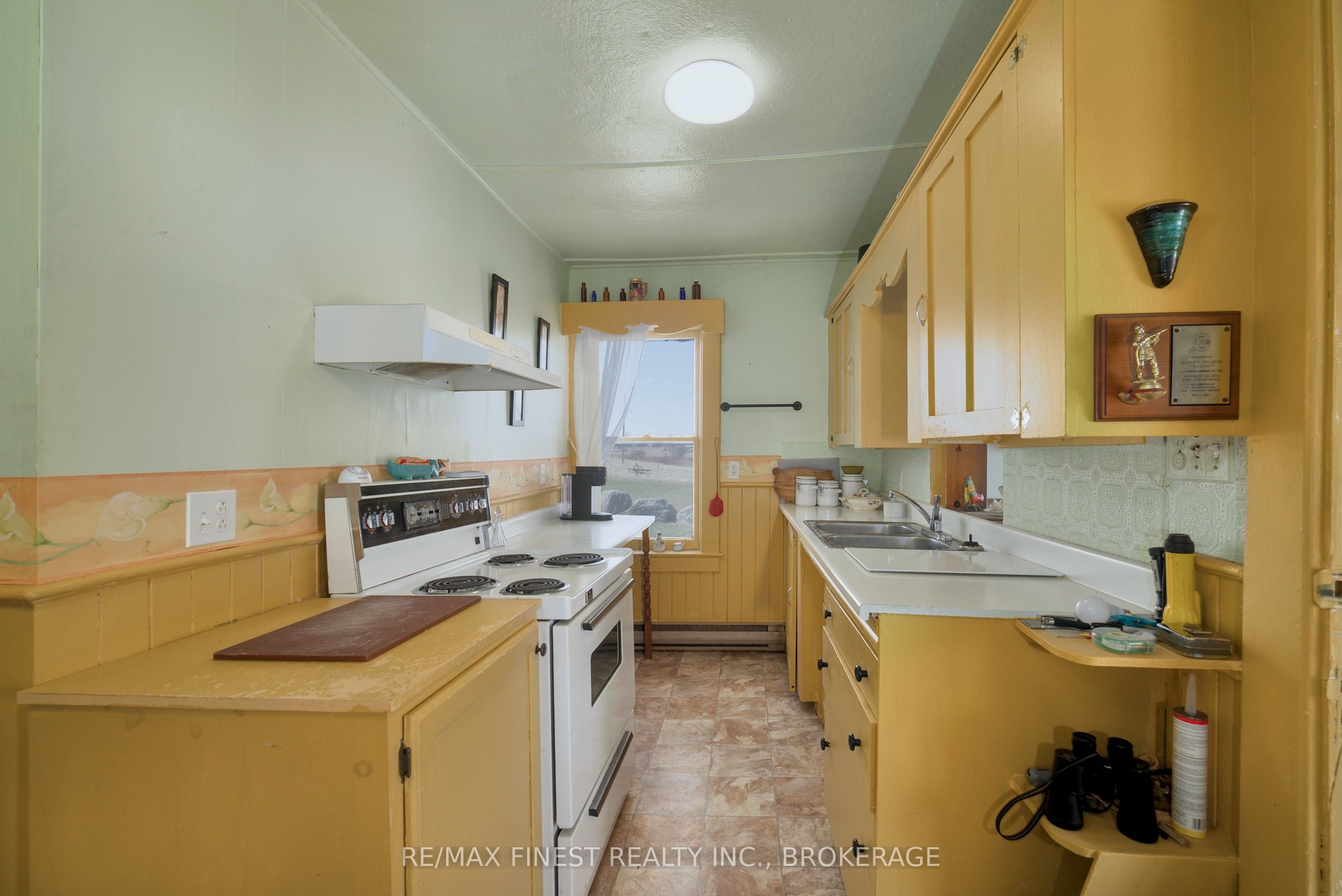 10 Front Road Property Photo 9