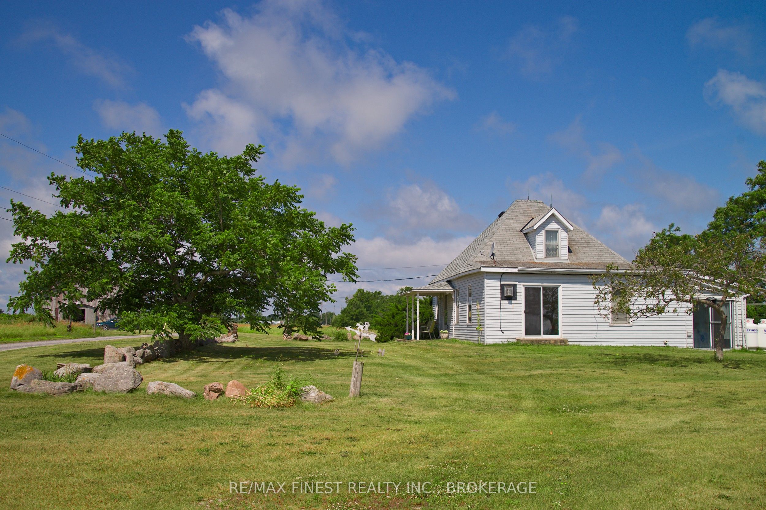 10 Front Road Property Photo 44