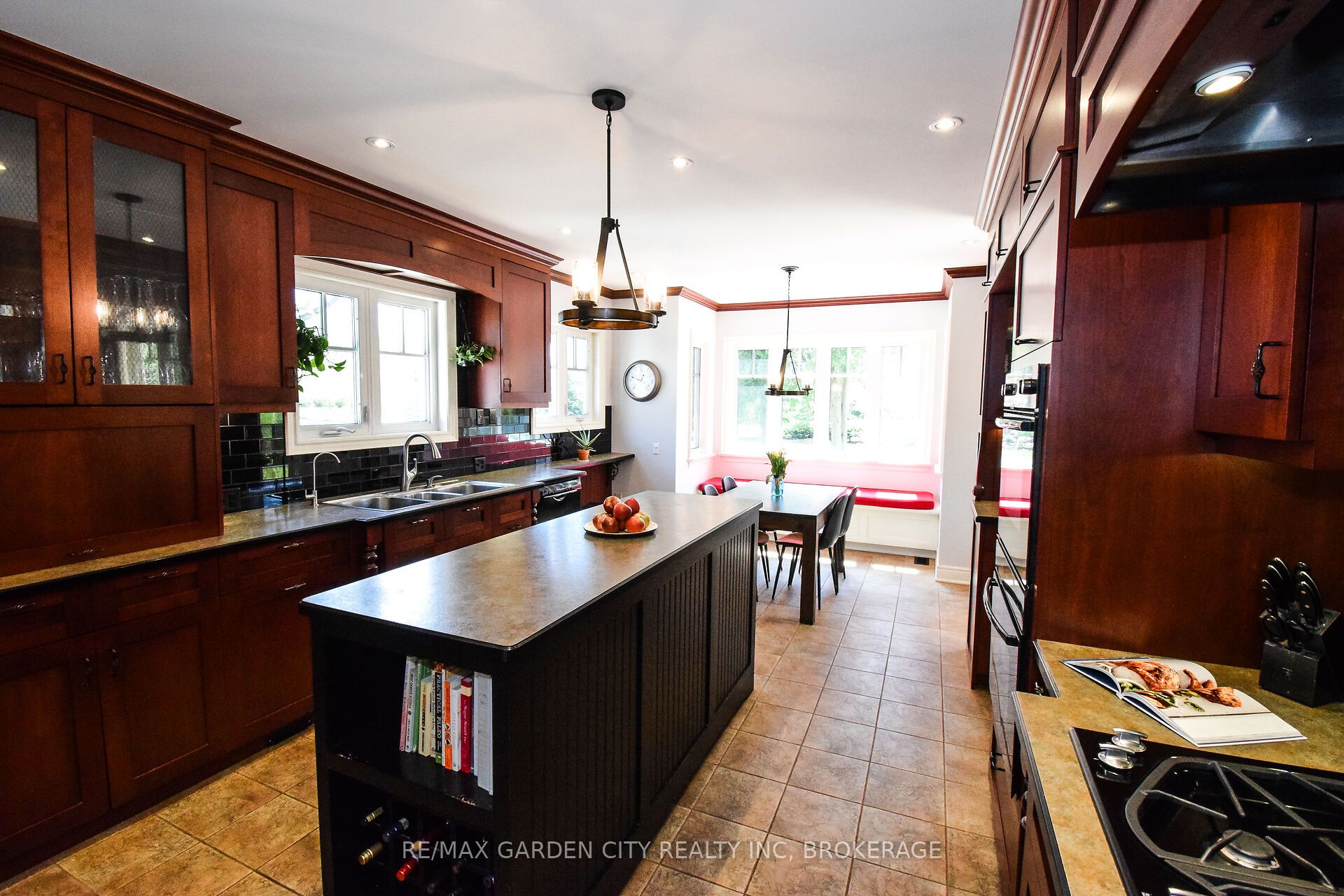 273 Canboro Road Property Photo 12