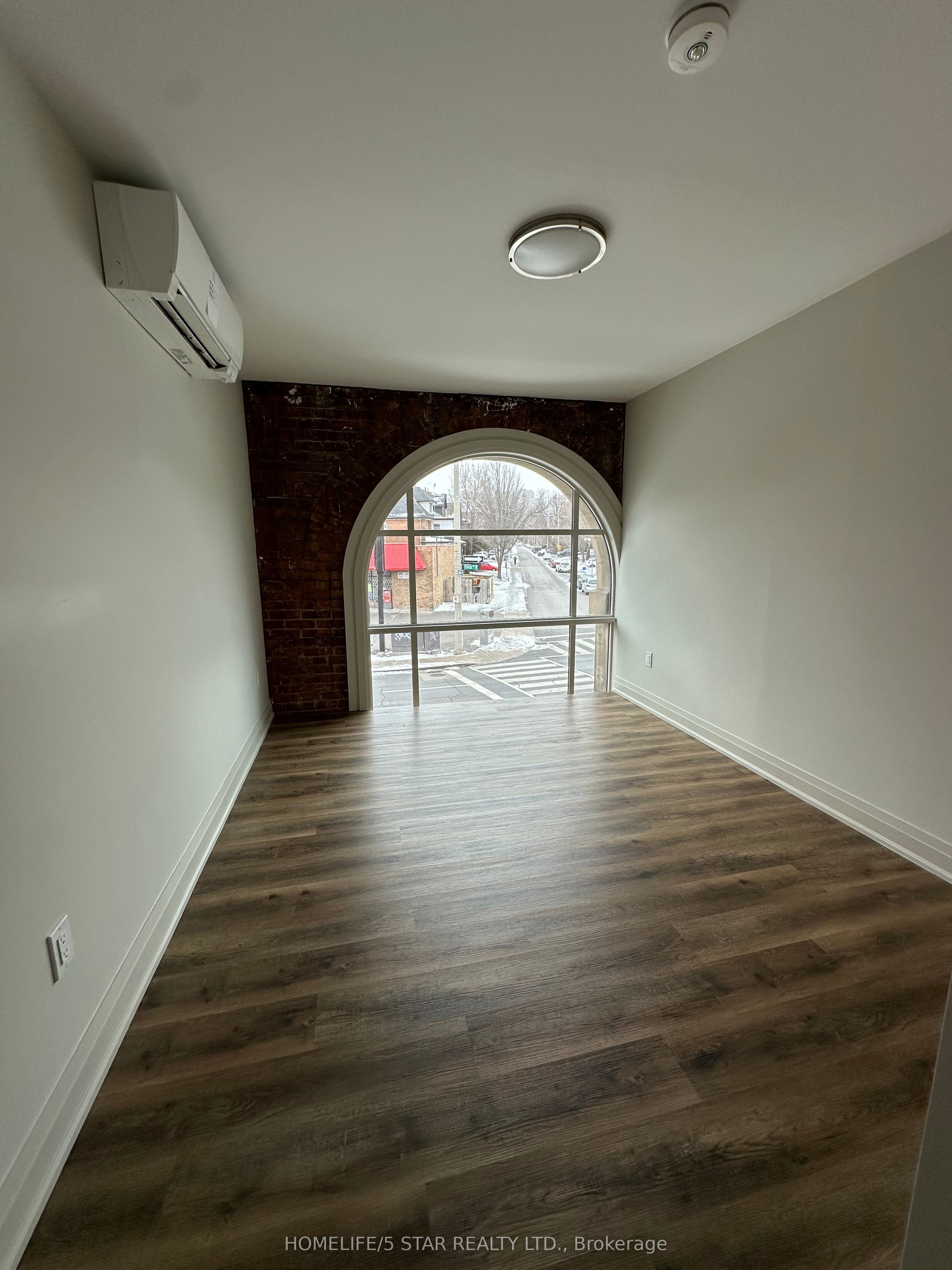 837 King Street E 201 Property Photo 15