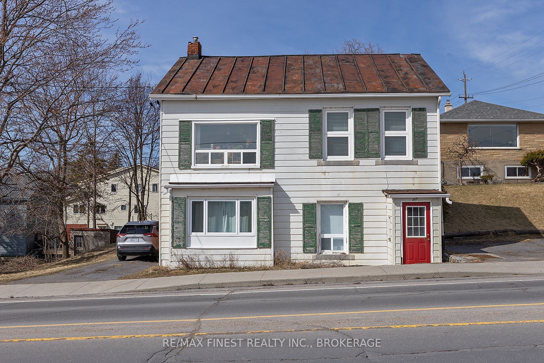 589 King Street W Property Photo 1