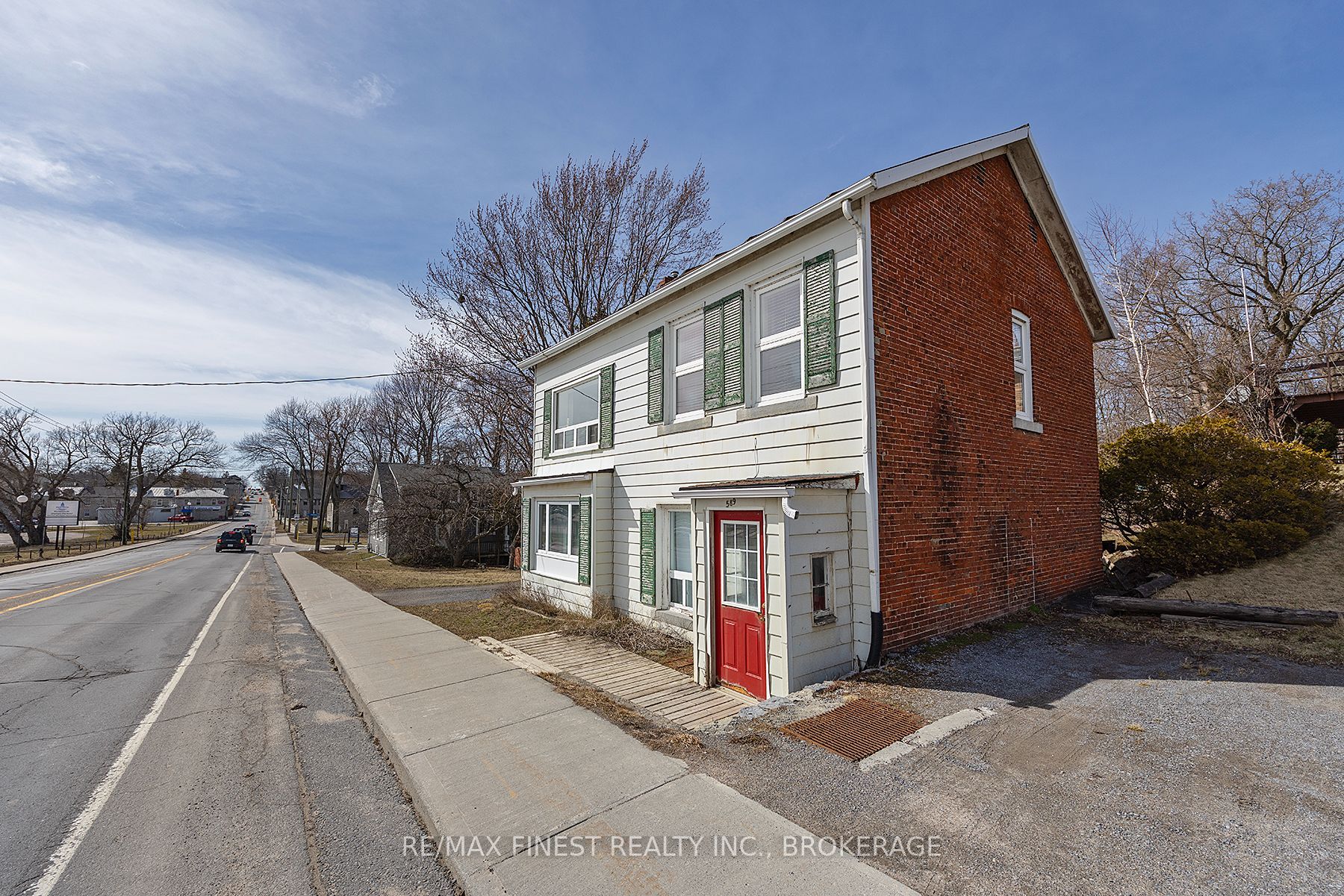589 King Street W Property Photo 5