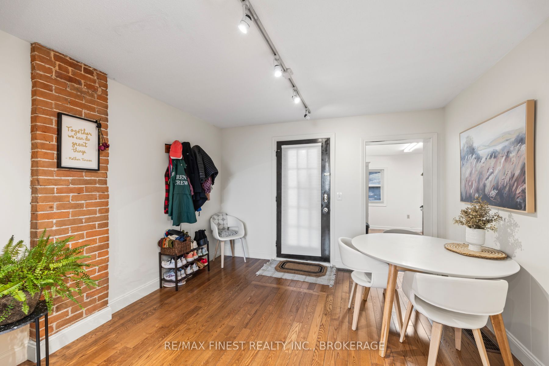 589 King Street W Property Photo 9