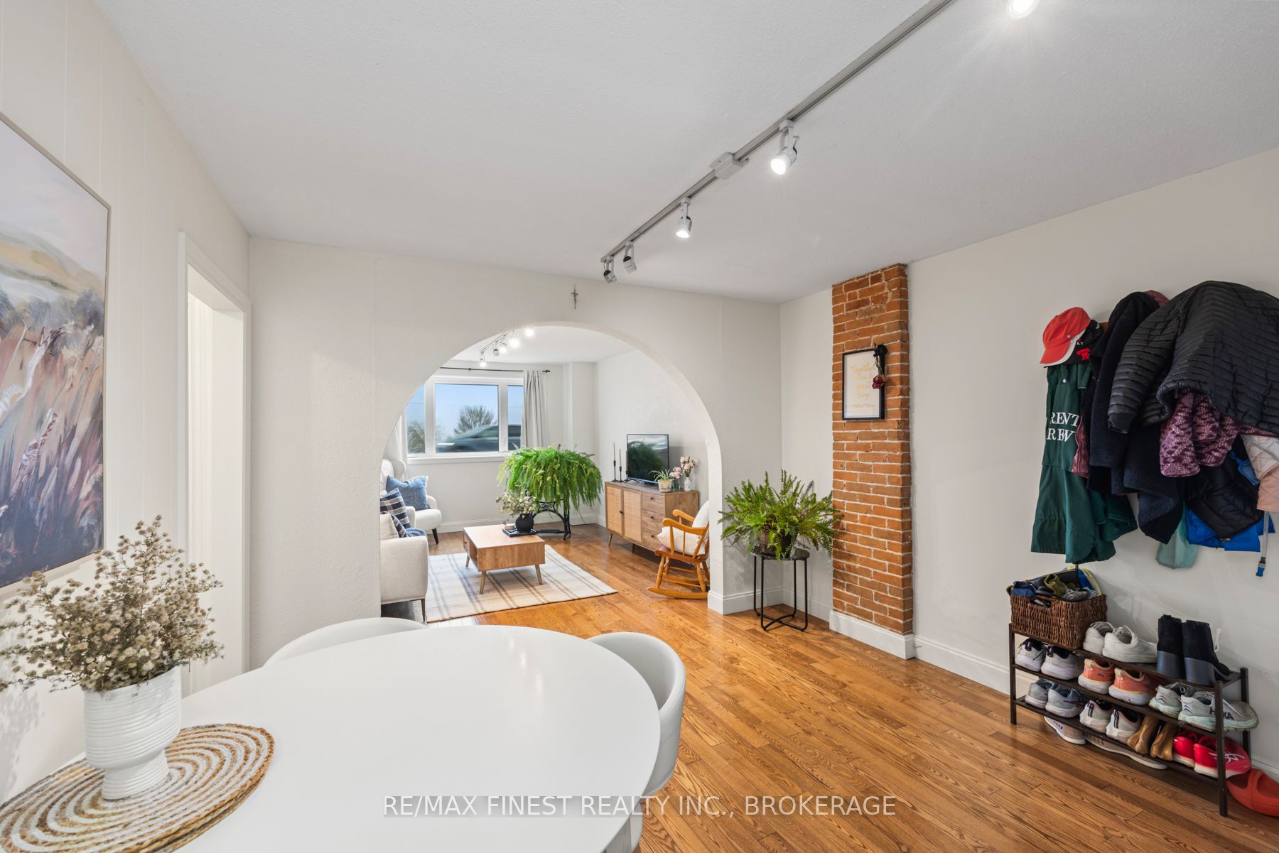 589 King Street W Property Photo 10