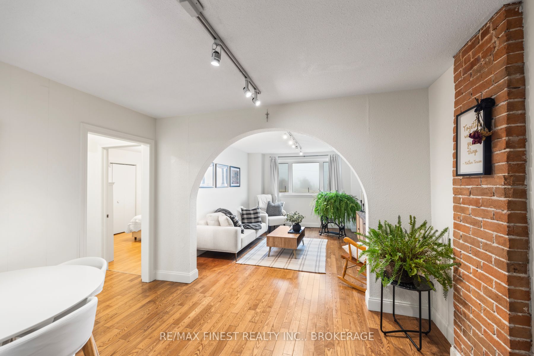 589 King Street W Property Photo 11