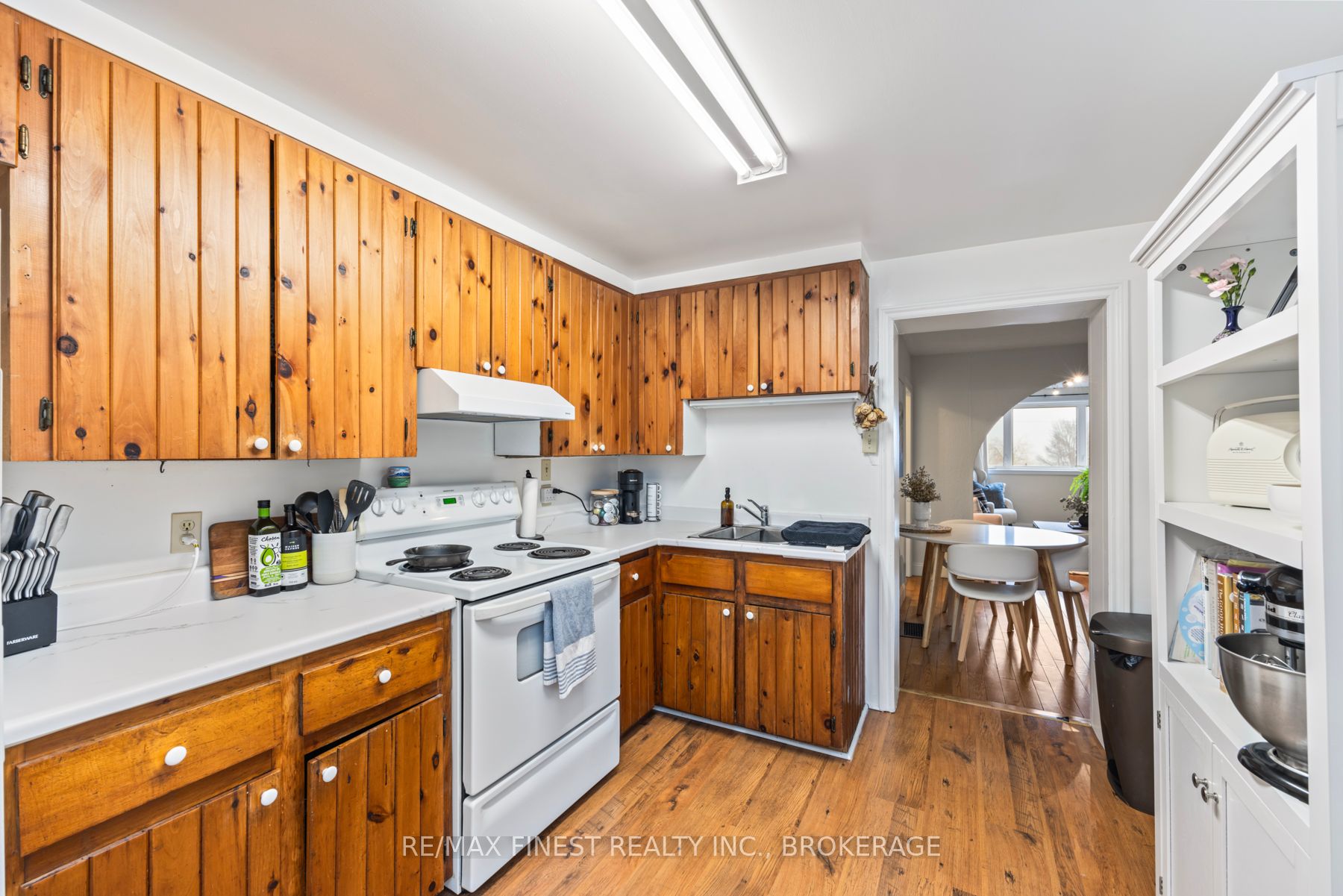 589 King Street W Property Photo 17
