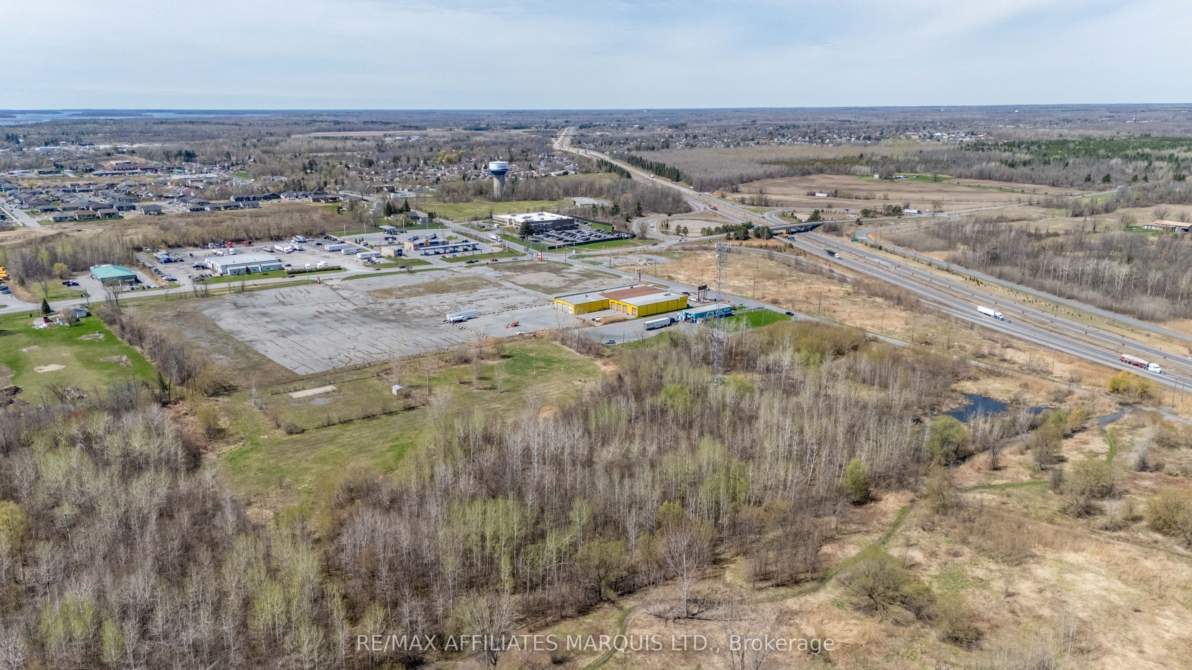 820 Tollgate Road E Property Photo 4
