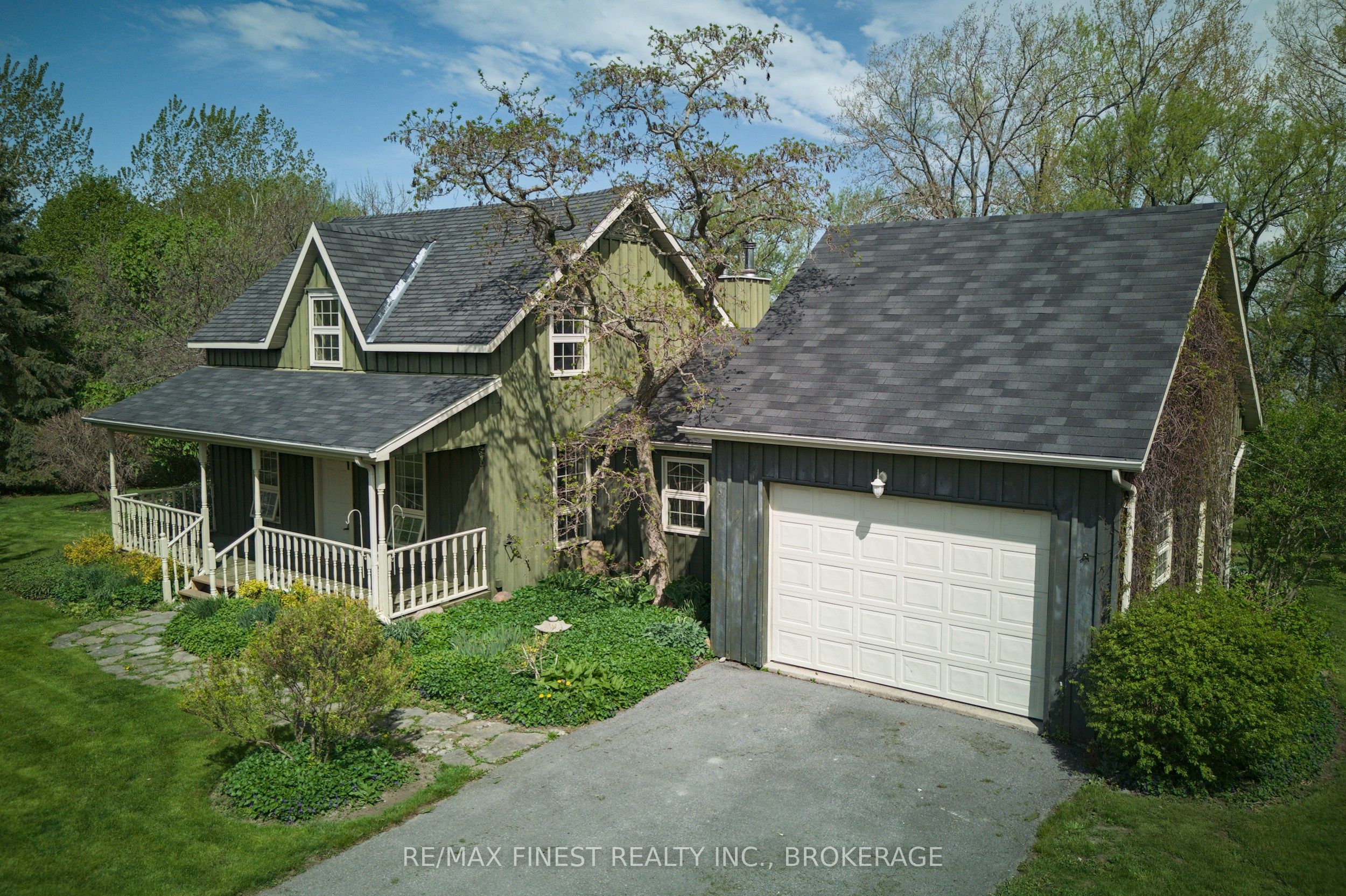 9910 Front Road Property Photo 1