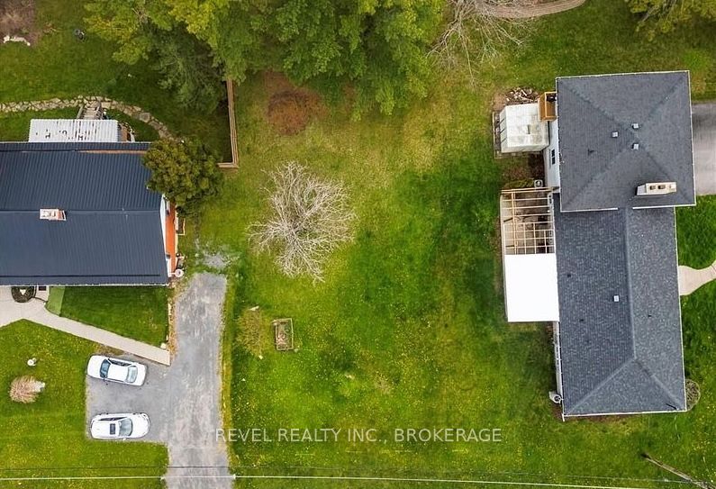 5 Manitou Crescent Property Photo 2