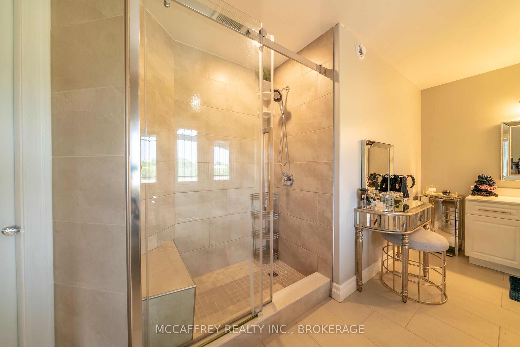 2572 Blessington Road Property Photo 32