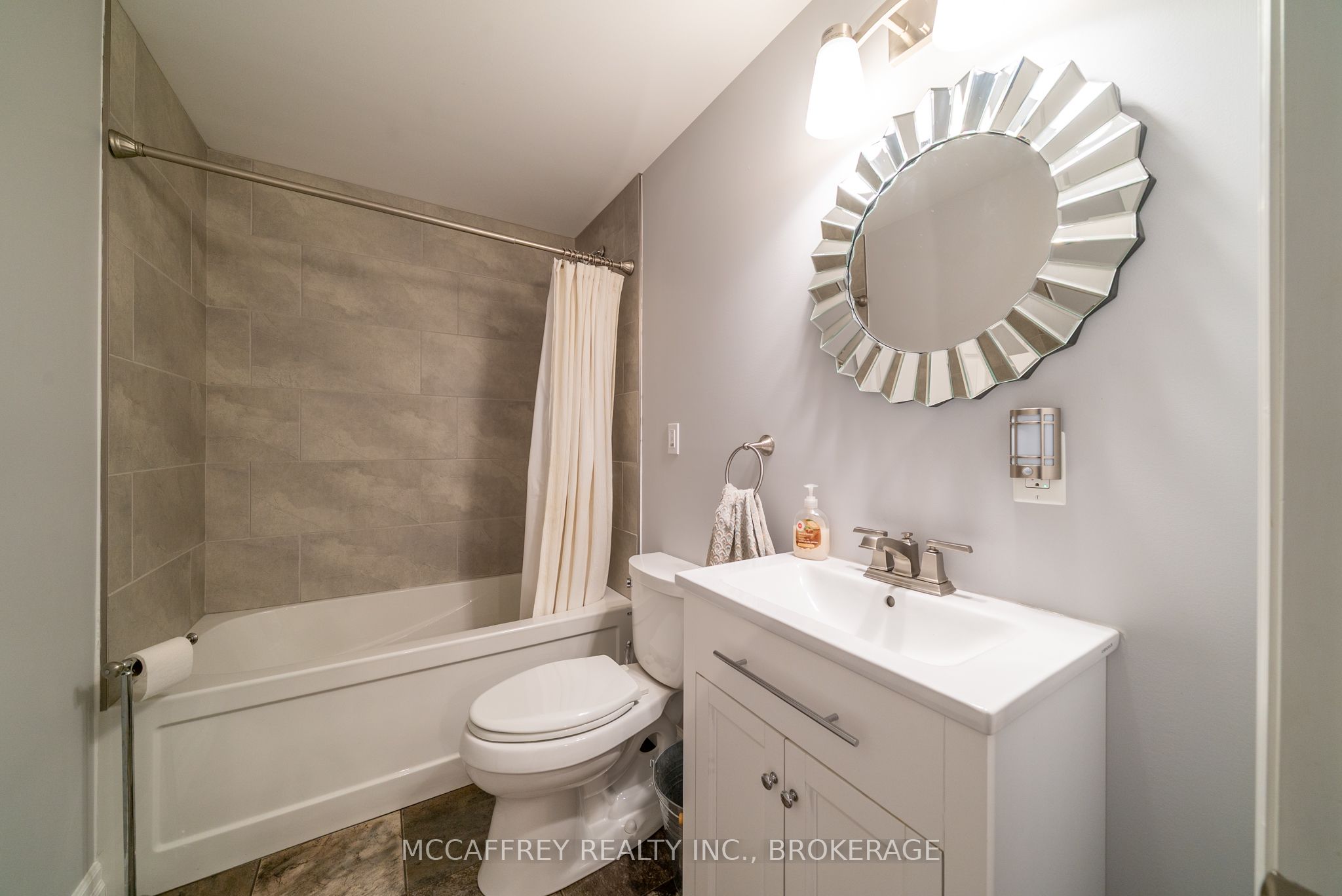 2572 Blessington Road Property Photo 38