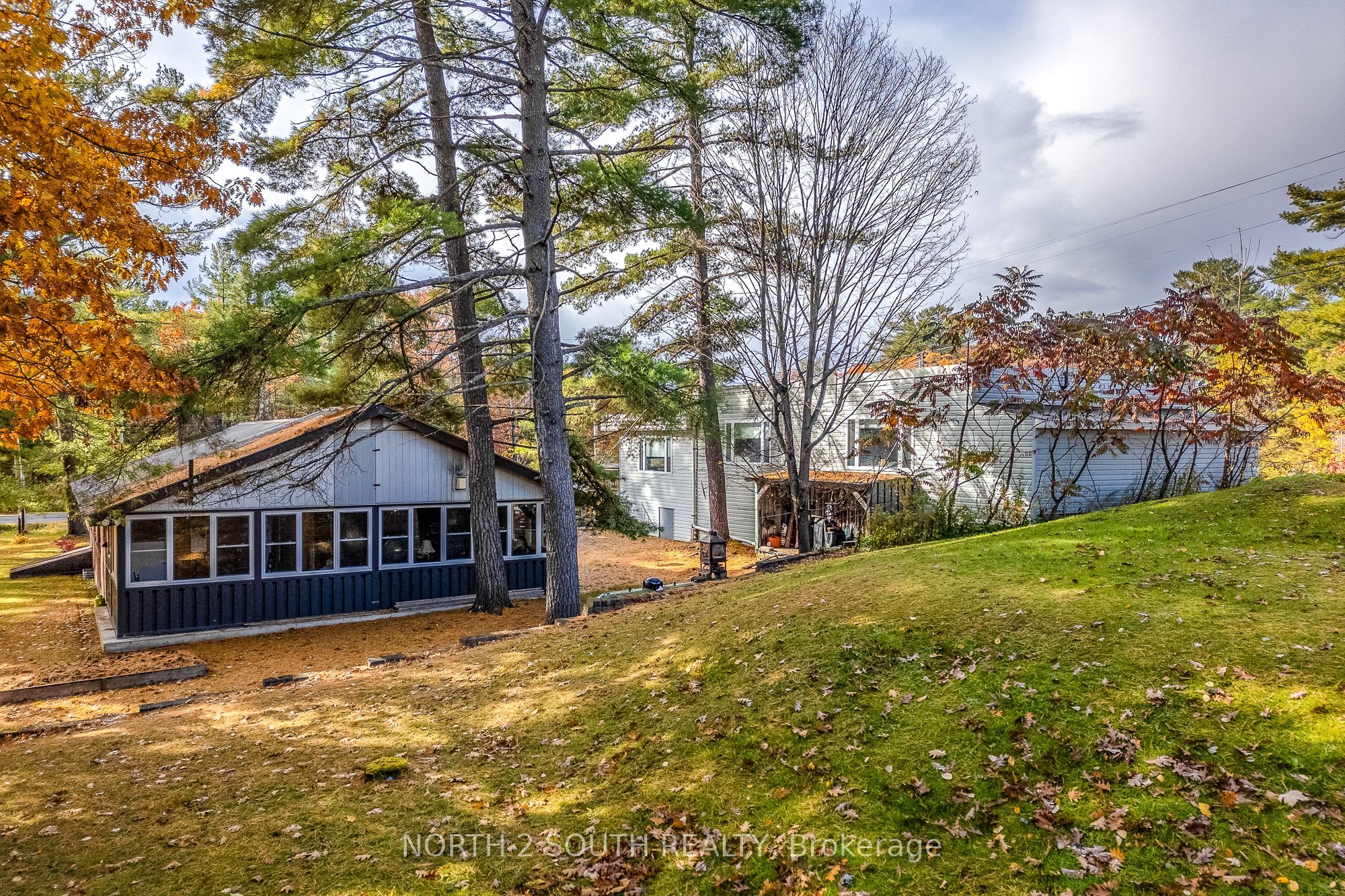 2512 Honey Harbour Road Property Photo 2
