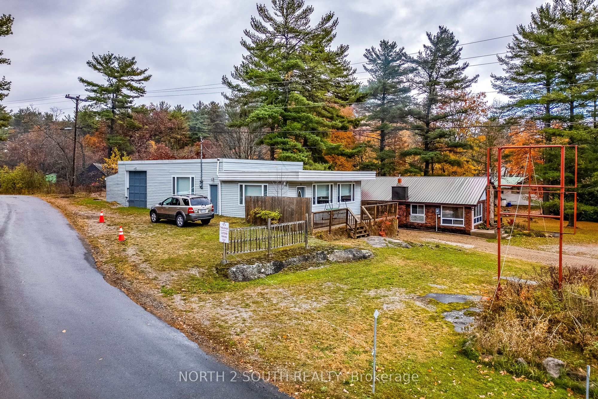 2512 Honey Harbour Road Property Photo 3