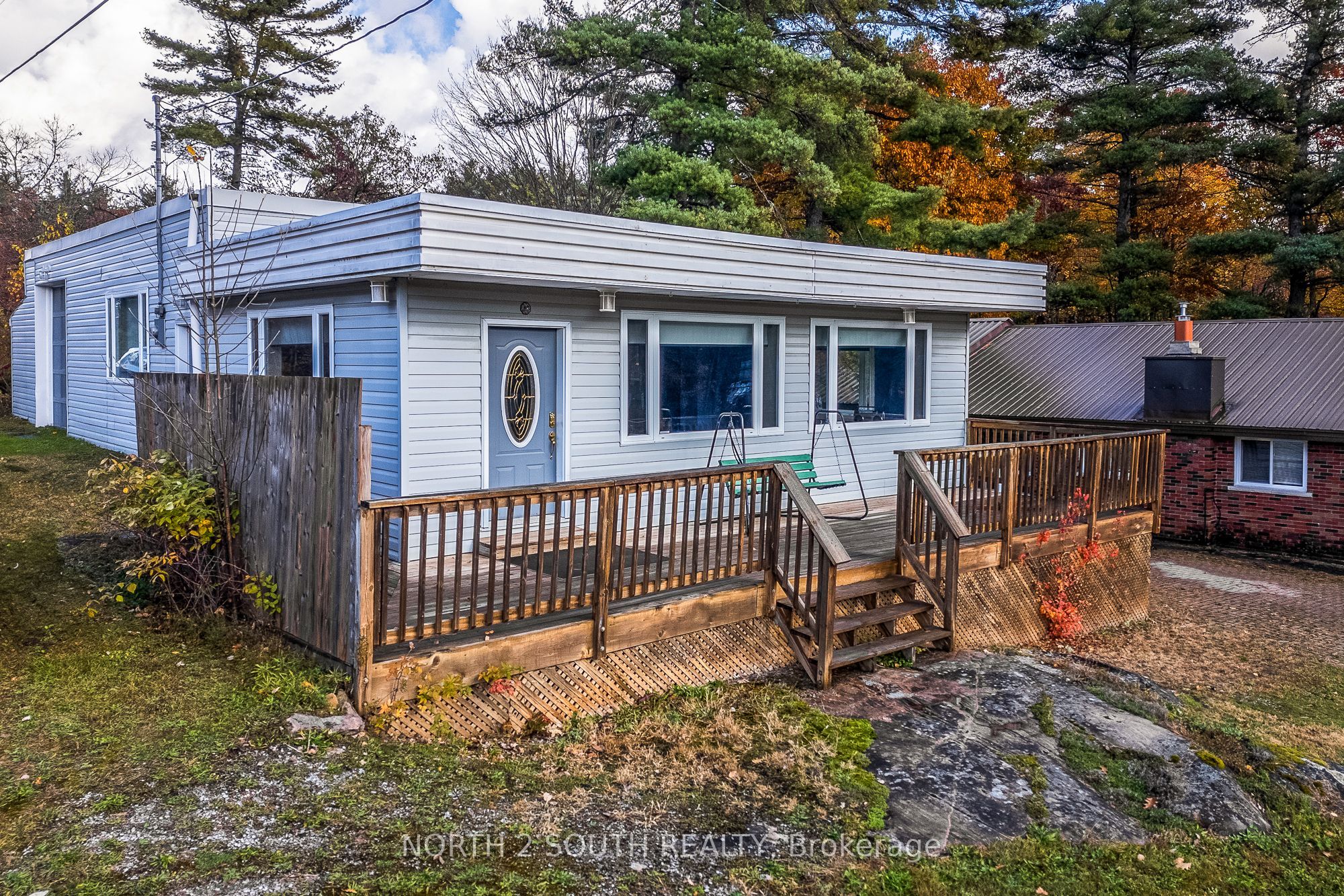2512 Honey Harbour Road Property Photo 4