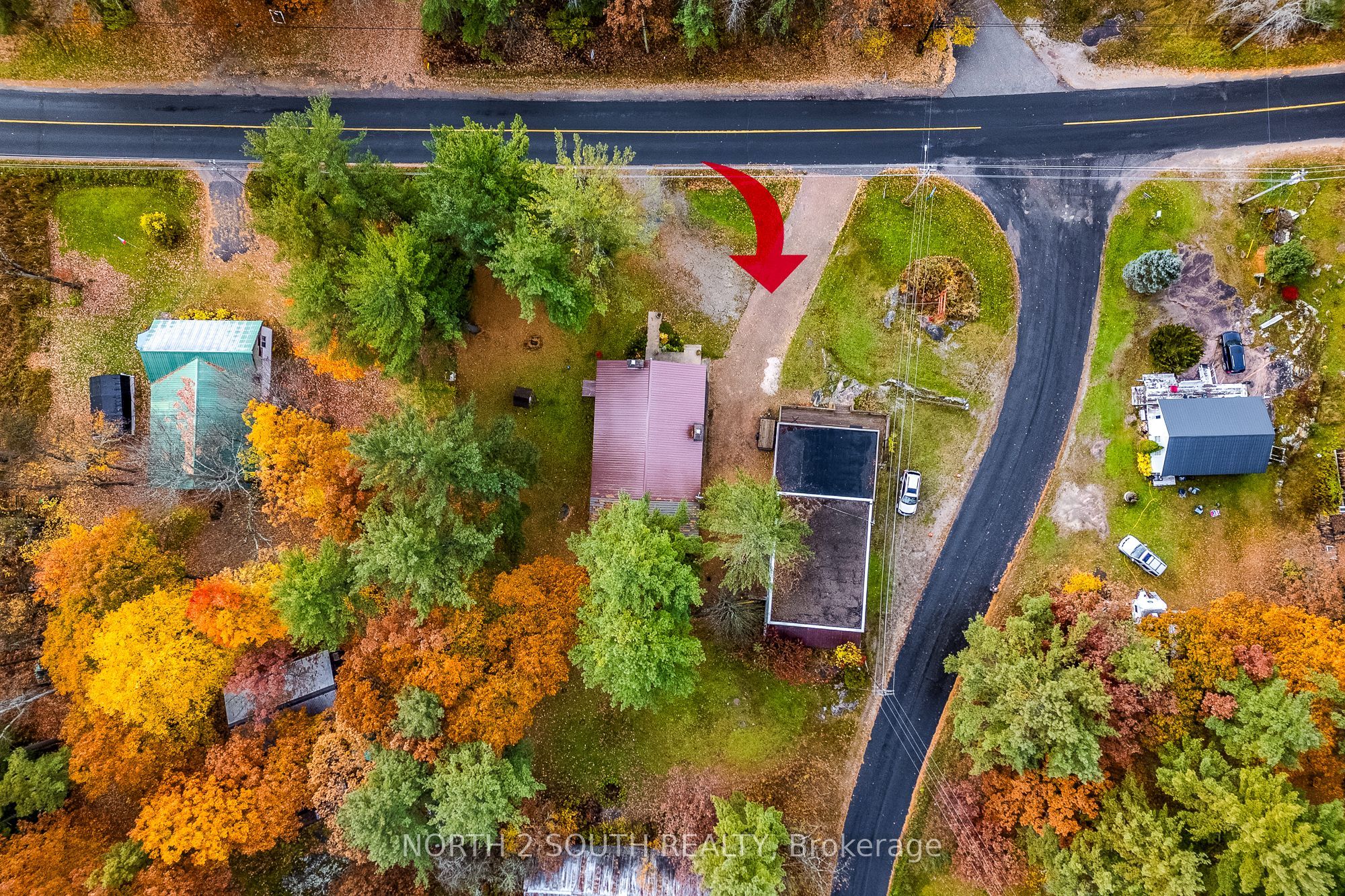2512 Honey Harbour Road Property Photo 5
