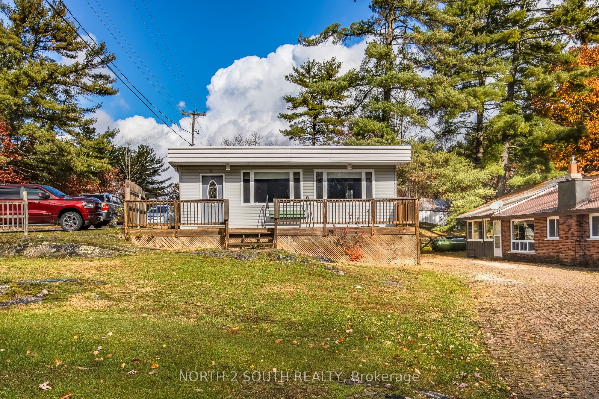 2512 Honey Harbour Road Property Photo 8