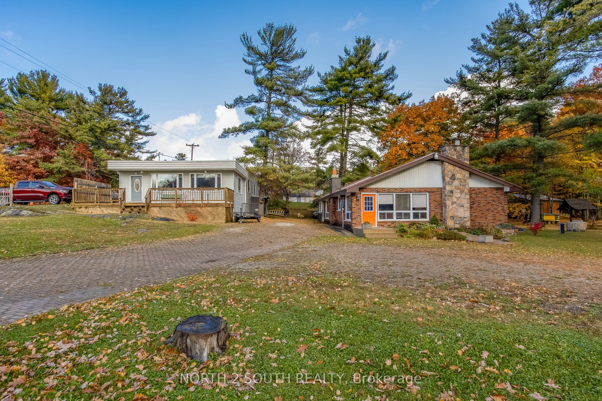 2512 Honey Harbour Road Property Photo 9